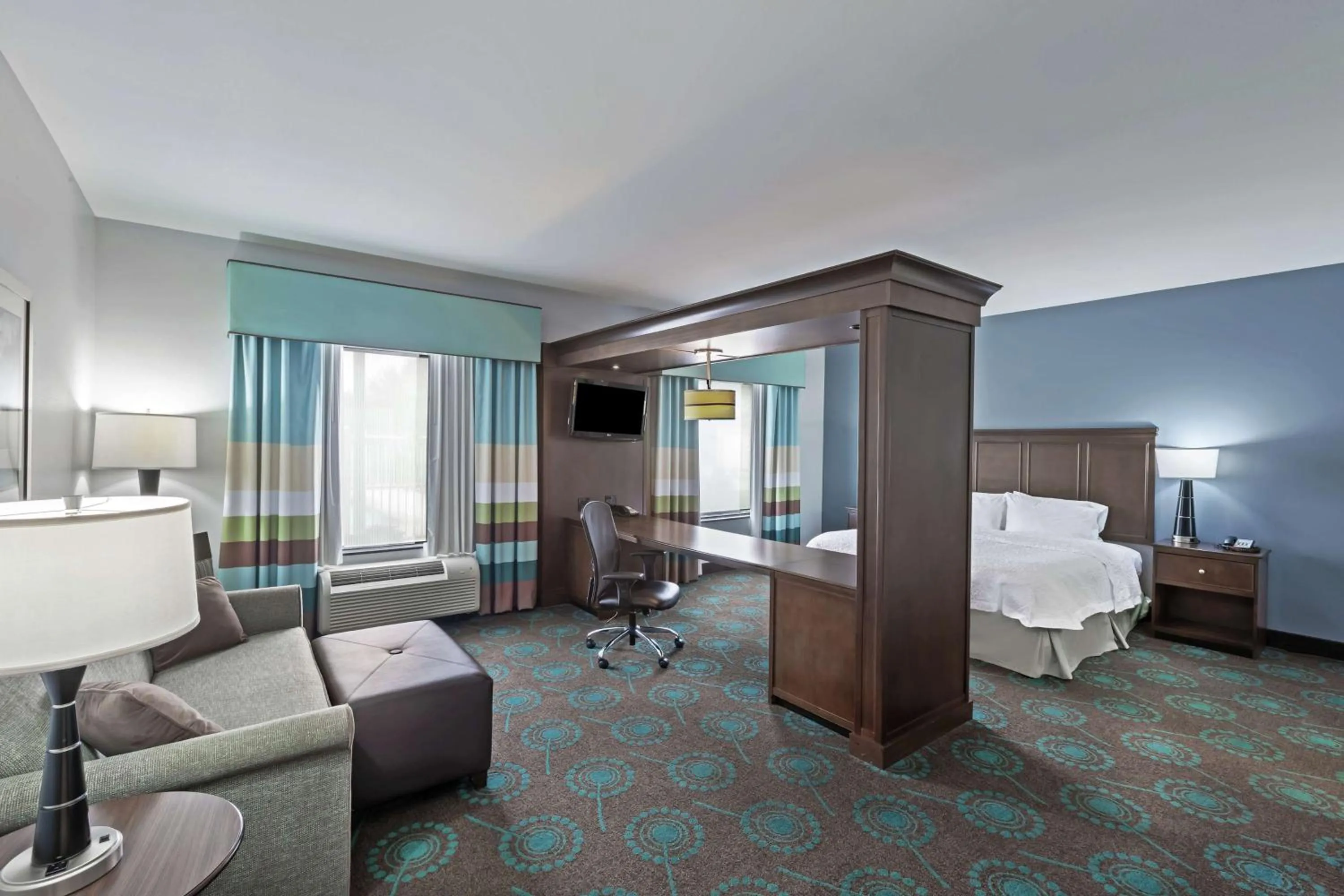 Bedroom, Bed in Hampton Inn & Suites Shreveport/Bossier City at Airline Drive