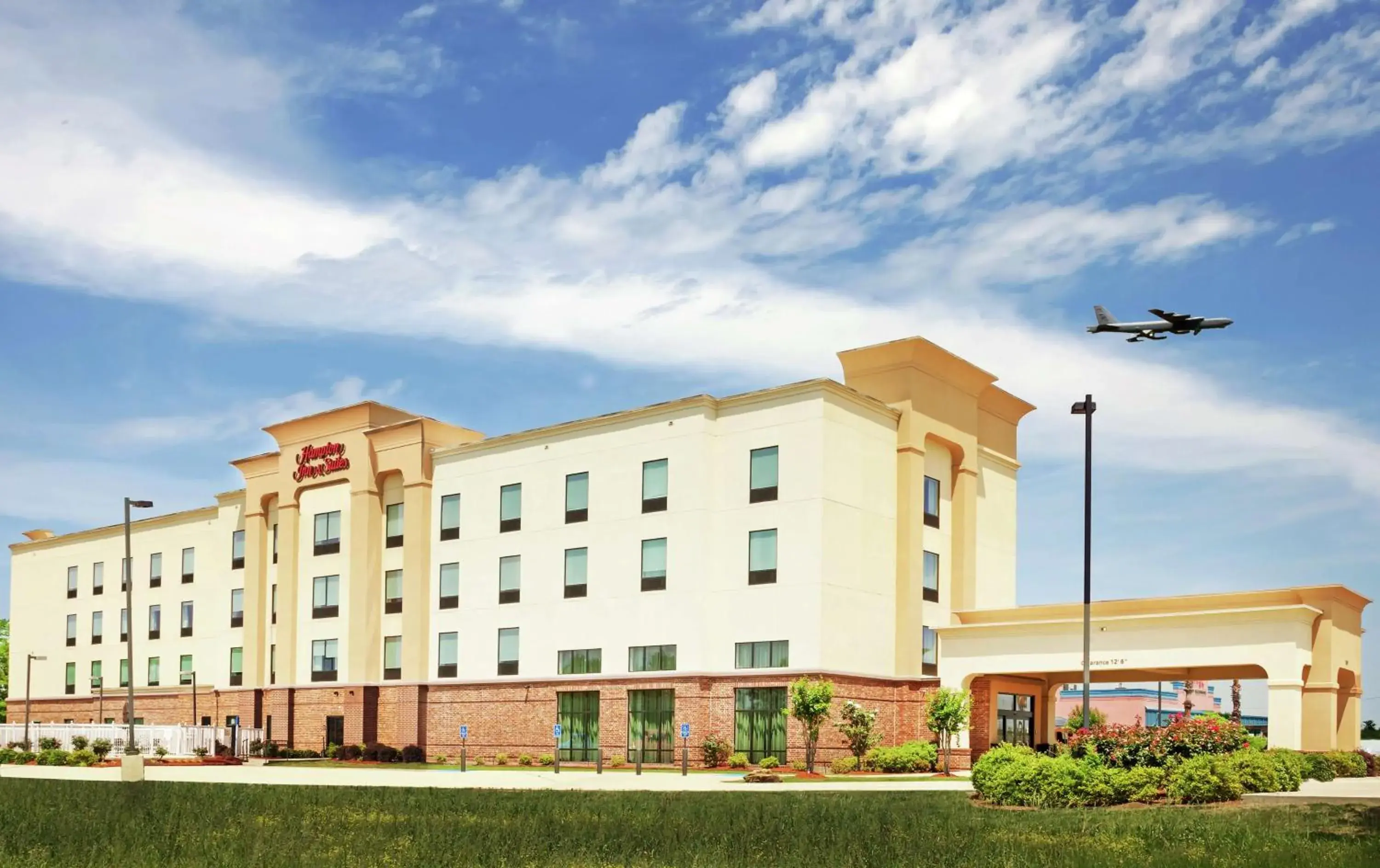 Property building in Hampton Inn & Suites Shreveport/Bossier City at Airline Drive Property building in Hampton Inn & Suites Shreveport/Bossier City at Airline Drive