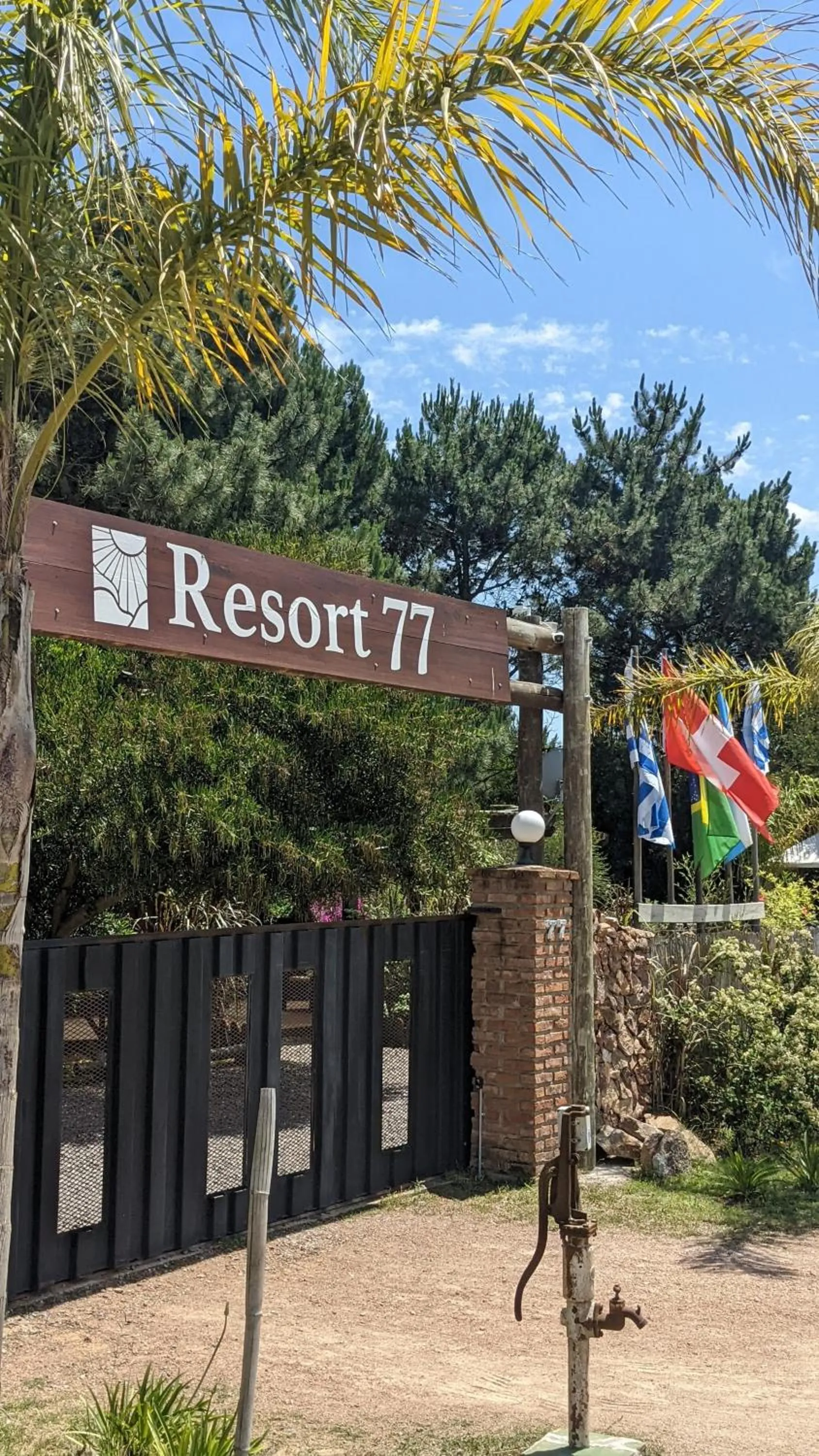 Resort 77