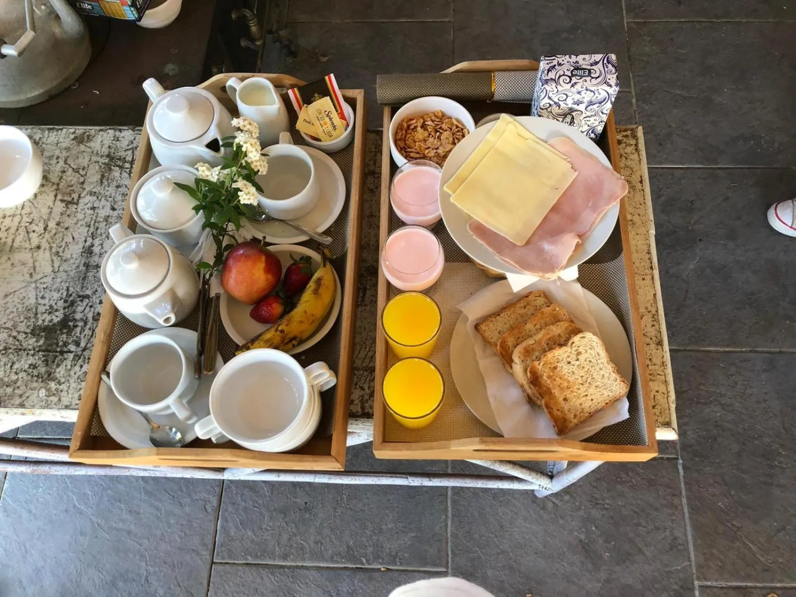 Breakfast in Resort 77