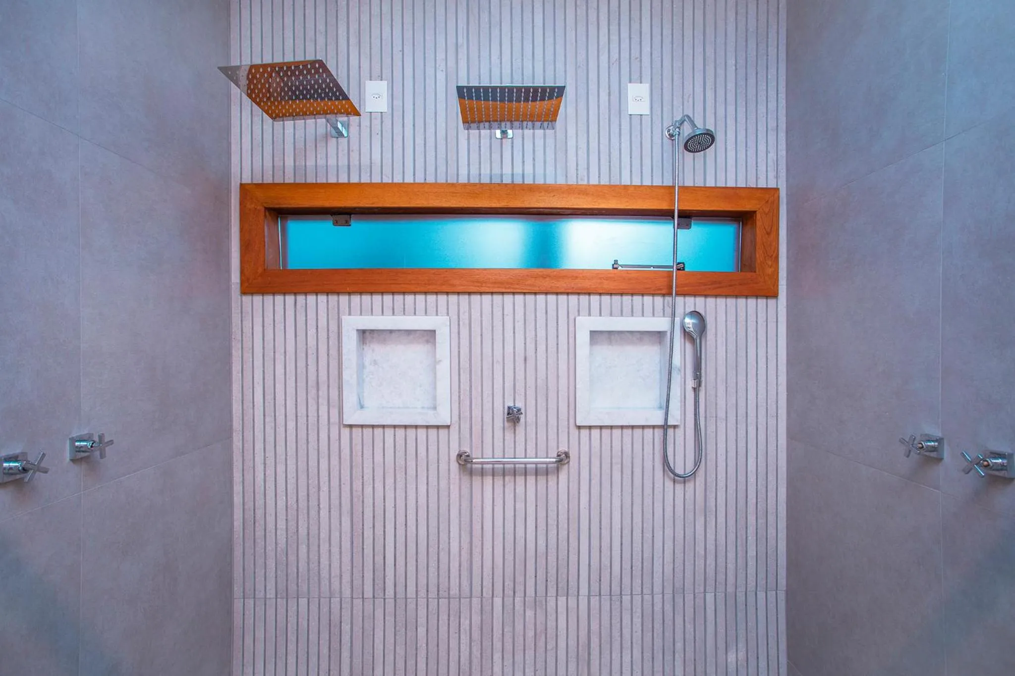 Shower in Pousada Cavaleiro dos Pireneus