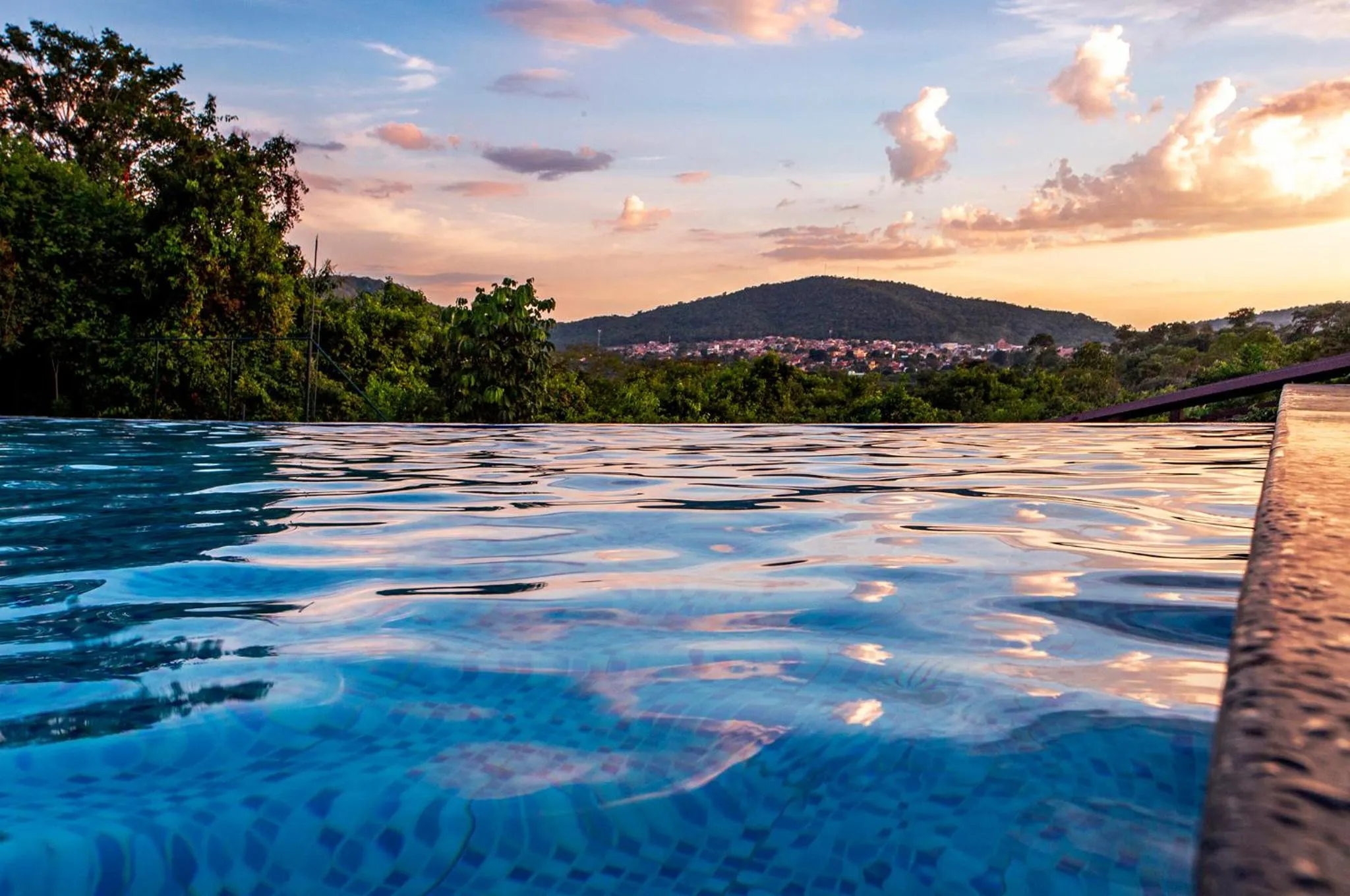 Swimming pool in Pousada Cavaleiro dos Pireneus