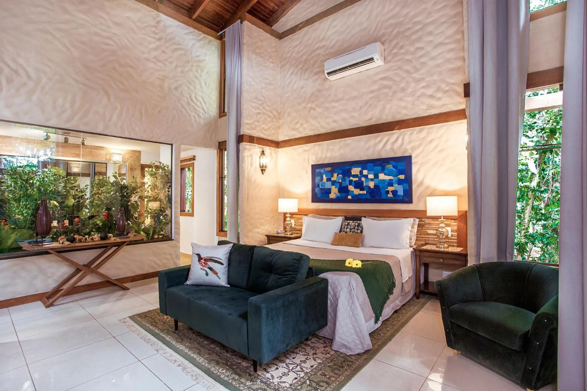 Photo of the whole room in Pousada Cavaleiro dos Pireneus