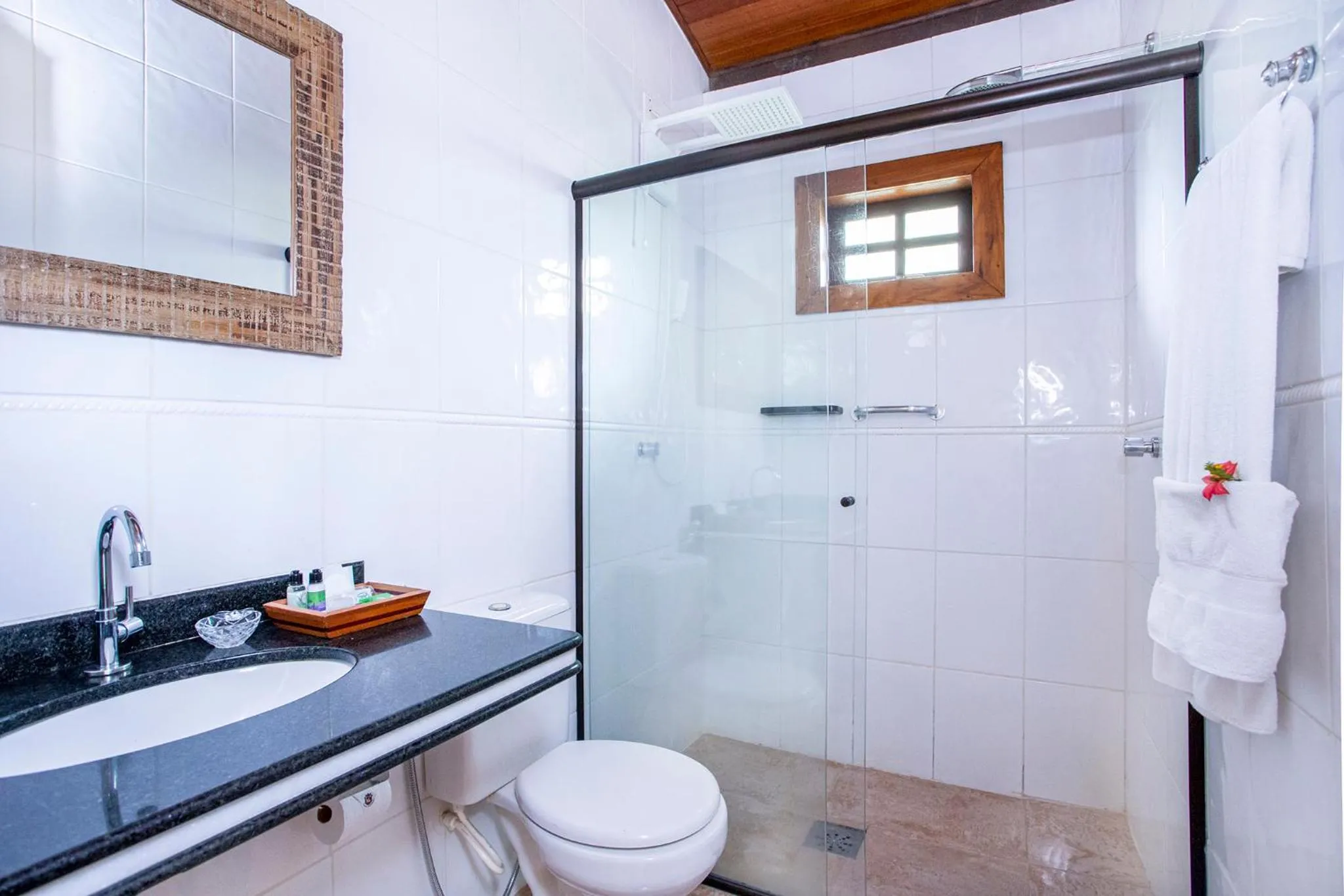 Shower in Pousada Cavaleiro dos Pireneus