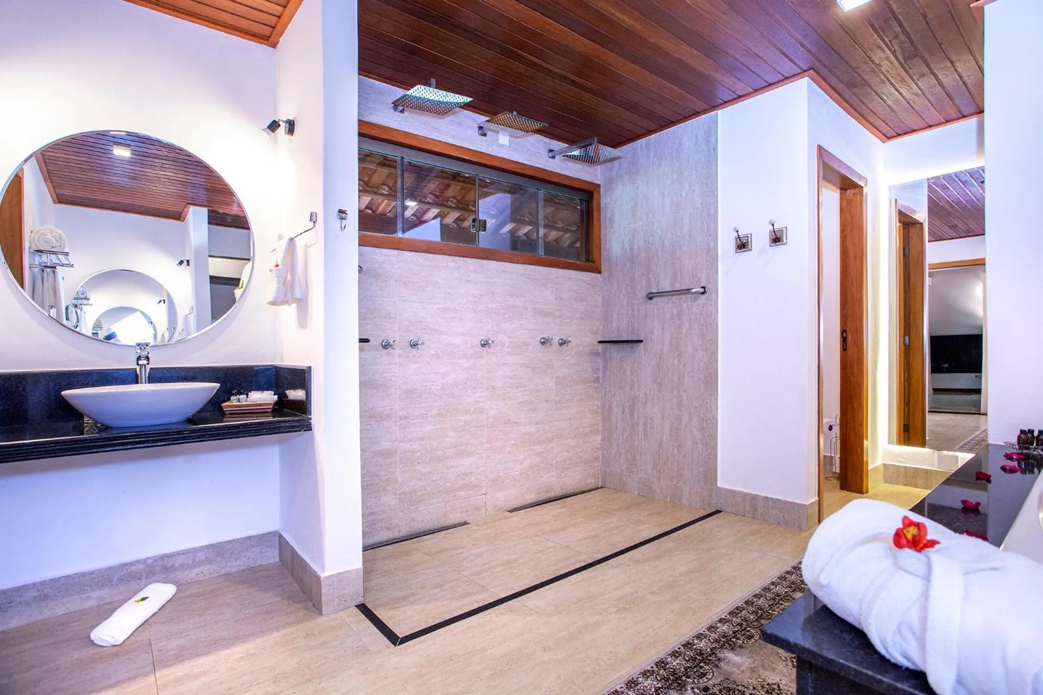 Shower, Bed in Pousada Cavaleiro dos Pireneus