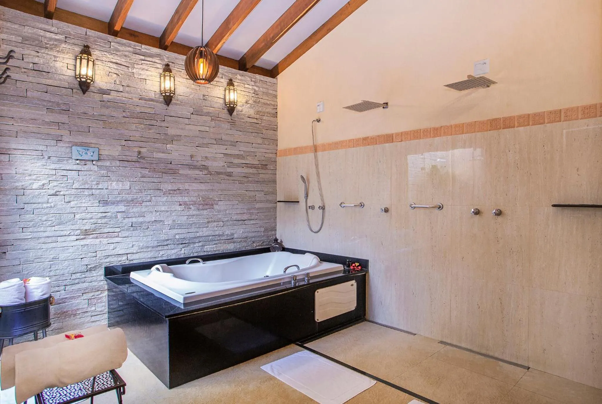 Hot Tub, Bed in Pousada Cavaleiro dos Pireneus