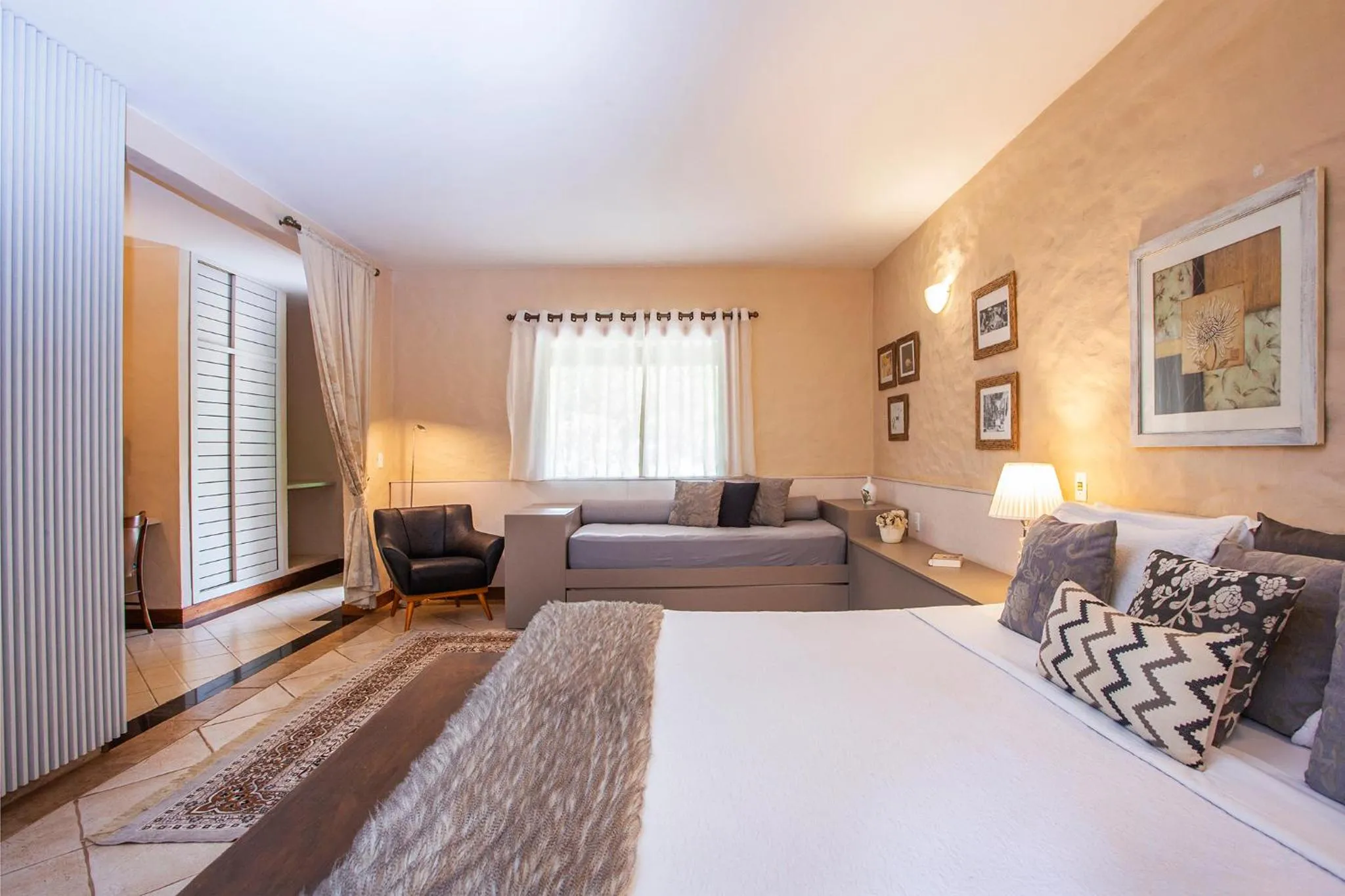 Photo of the whole room, Bed in Pousada Cavaleiro dos Pireneus
