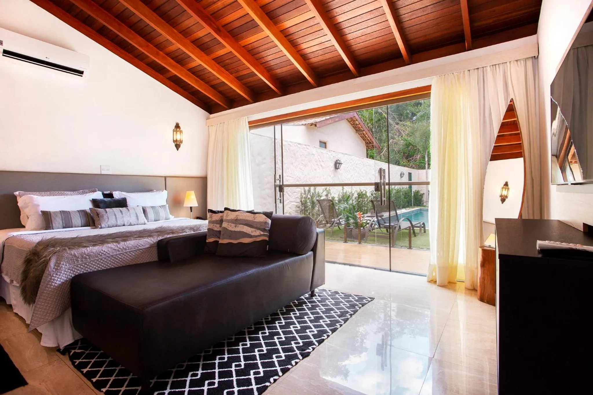Photo of the whole room, Bed in Pousada Cavaleiro dos Pireneus