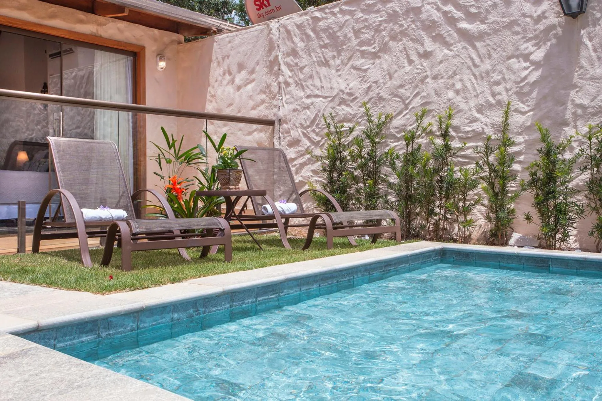 Pool view in Pousada Cavaleiro dos Pireneus