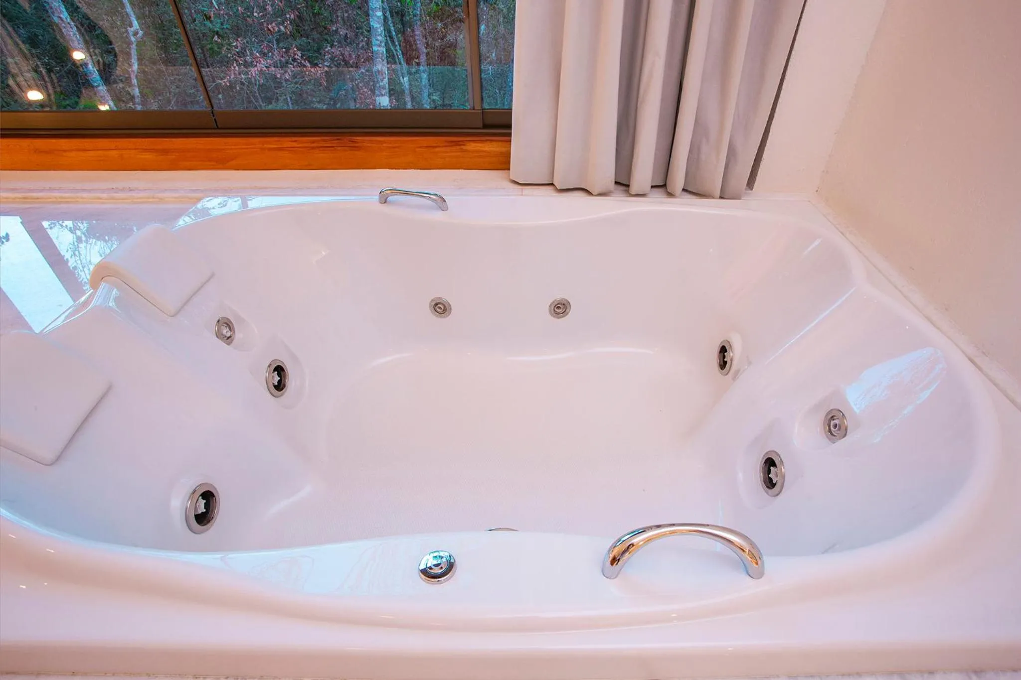 Hot Tub in Pousada Cavaleiro dos Pireneus