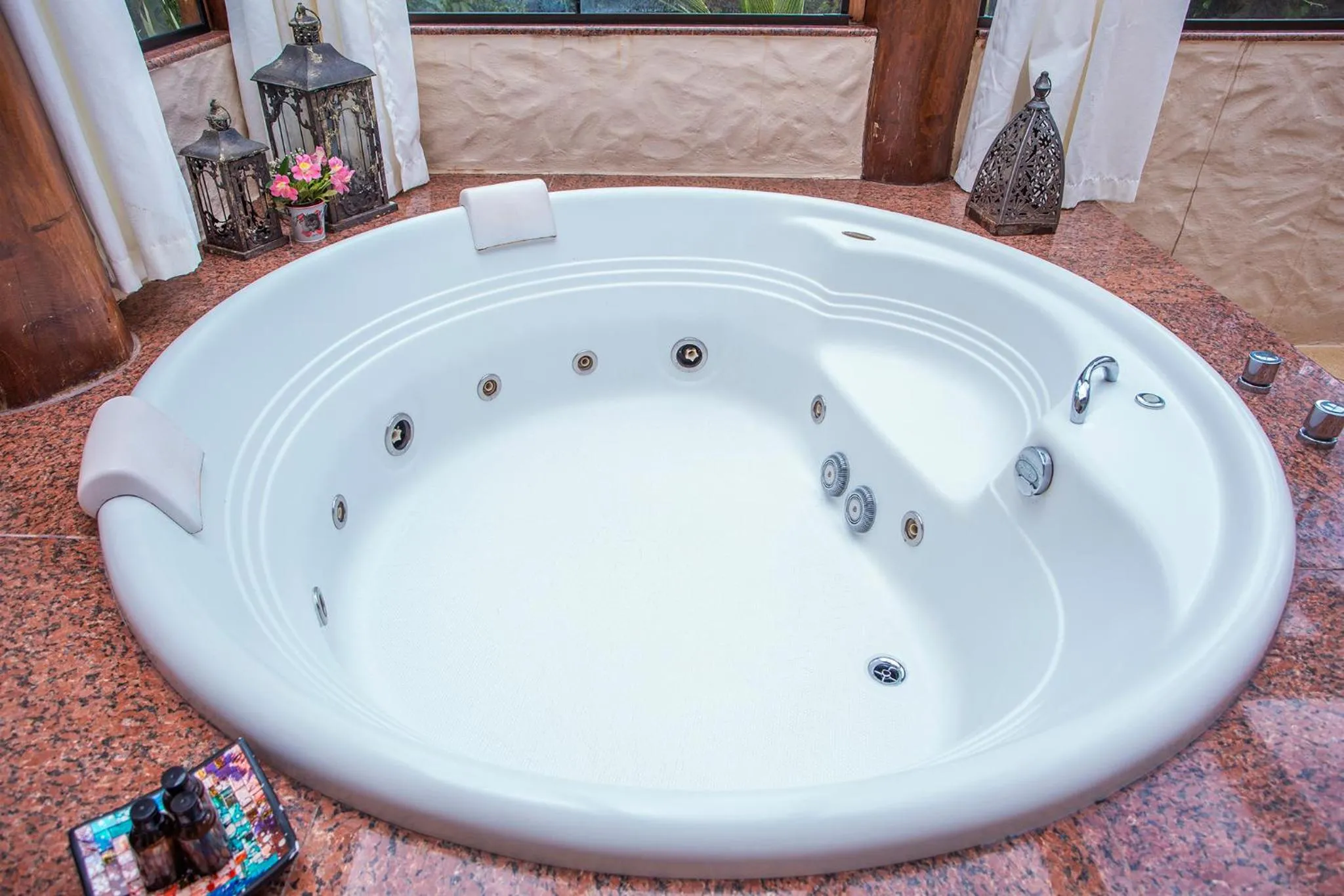 Hot Tub in Pousada Cavaleiro dos Pireneus