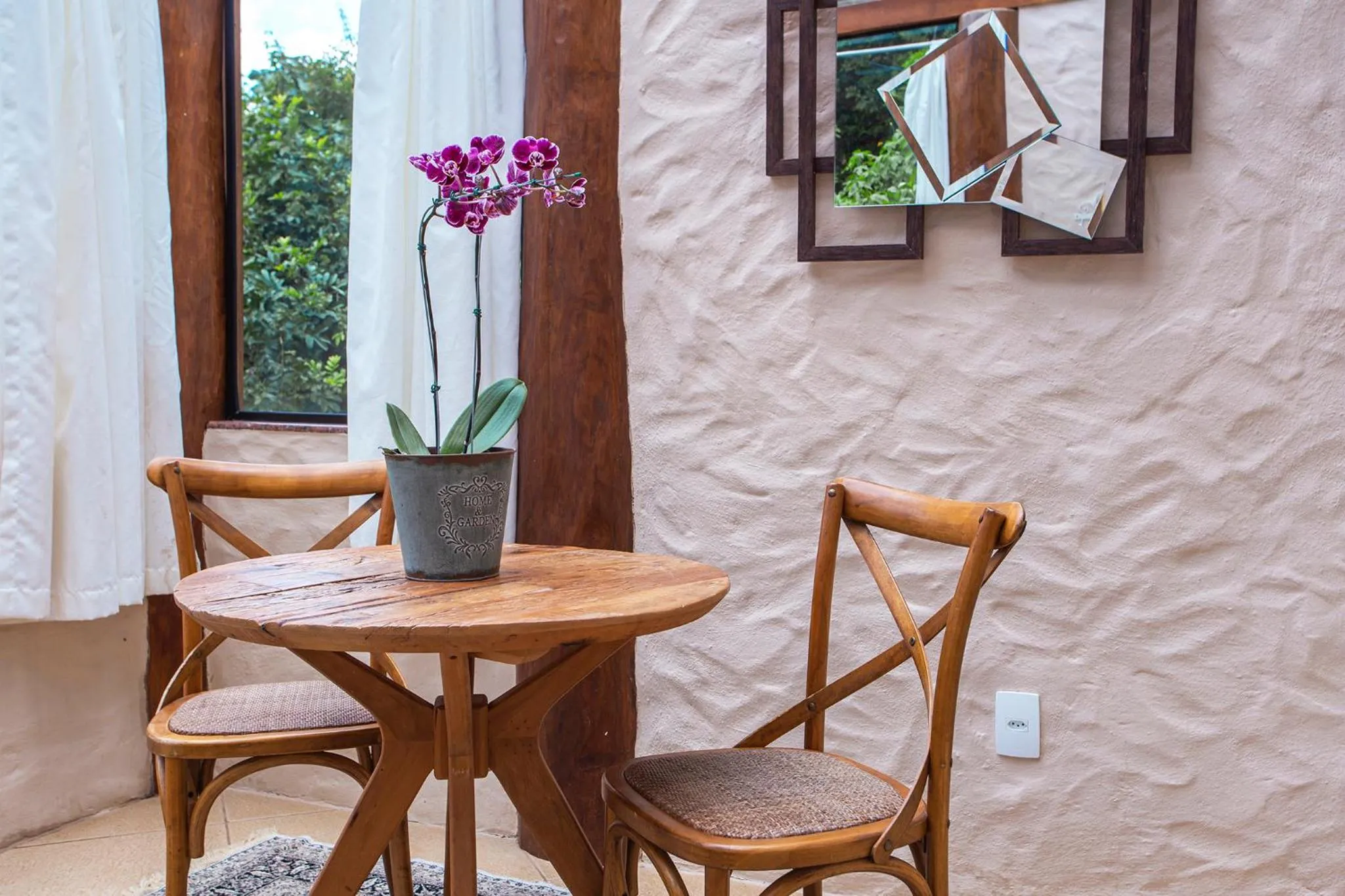 Dining area in Pousada Cavaleiro dos Pireneus
