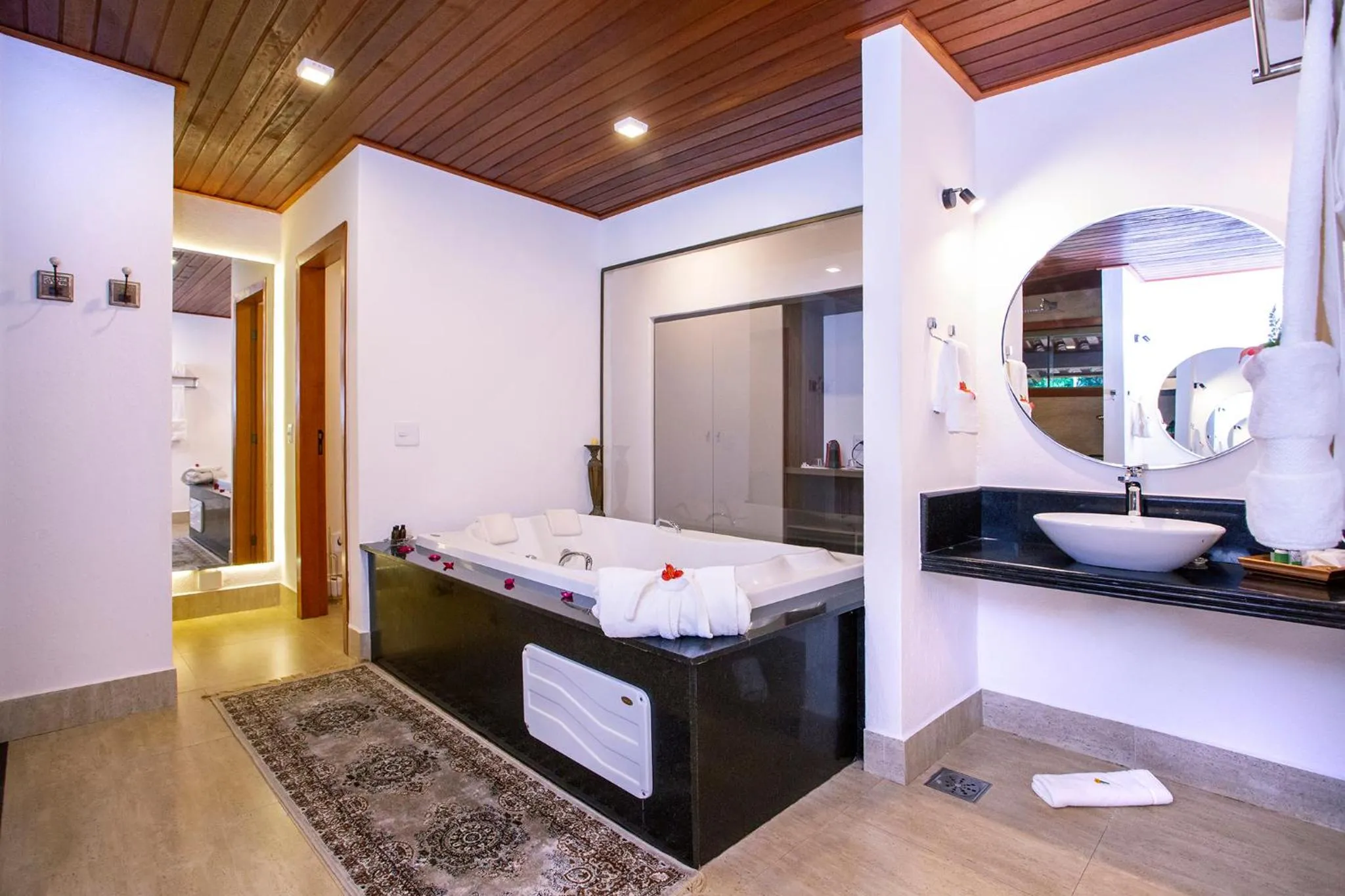 Hot Tub, Bed in Pousada Cavaleiro dos Pireneus