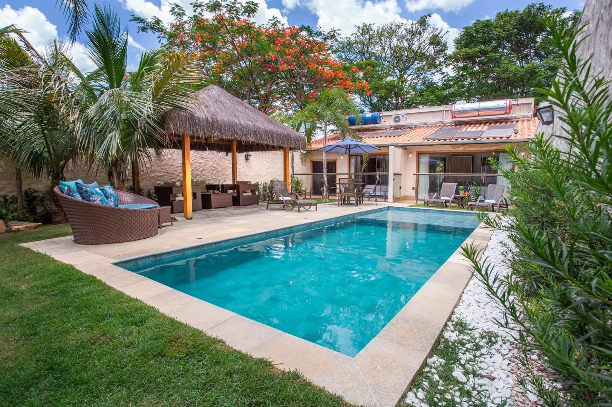 Swimming pool in Pousada Cavaleiro dos Pireneus