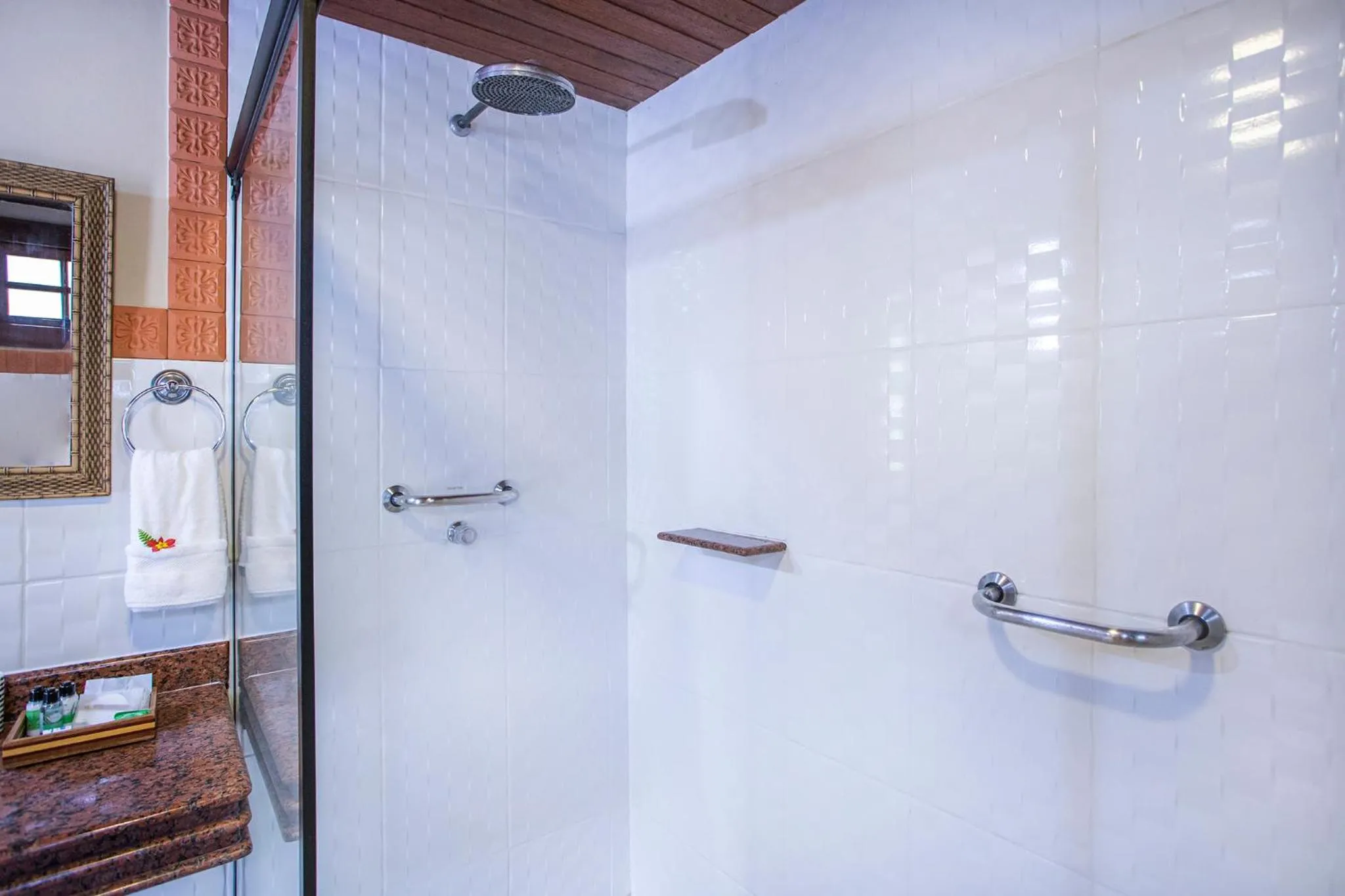 Shower in Pousada Cavaleiro dos Pireneus