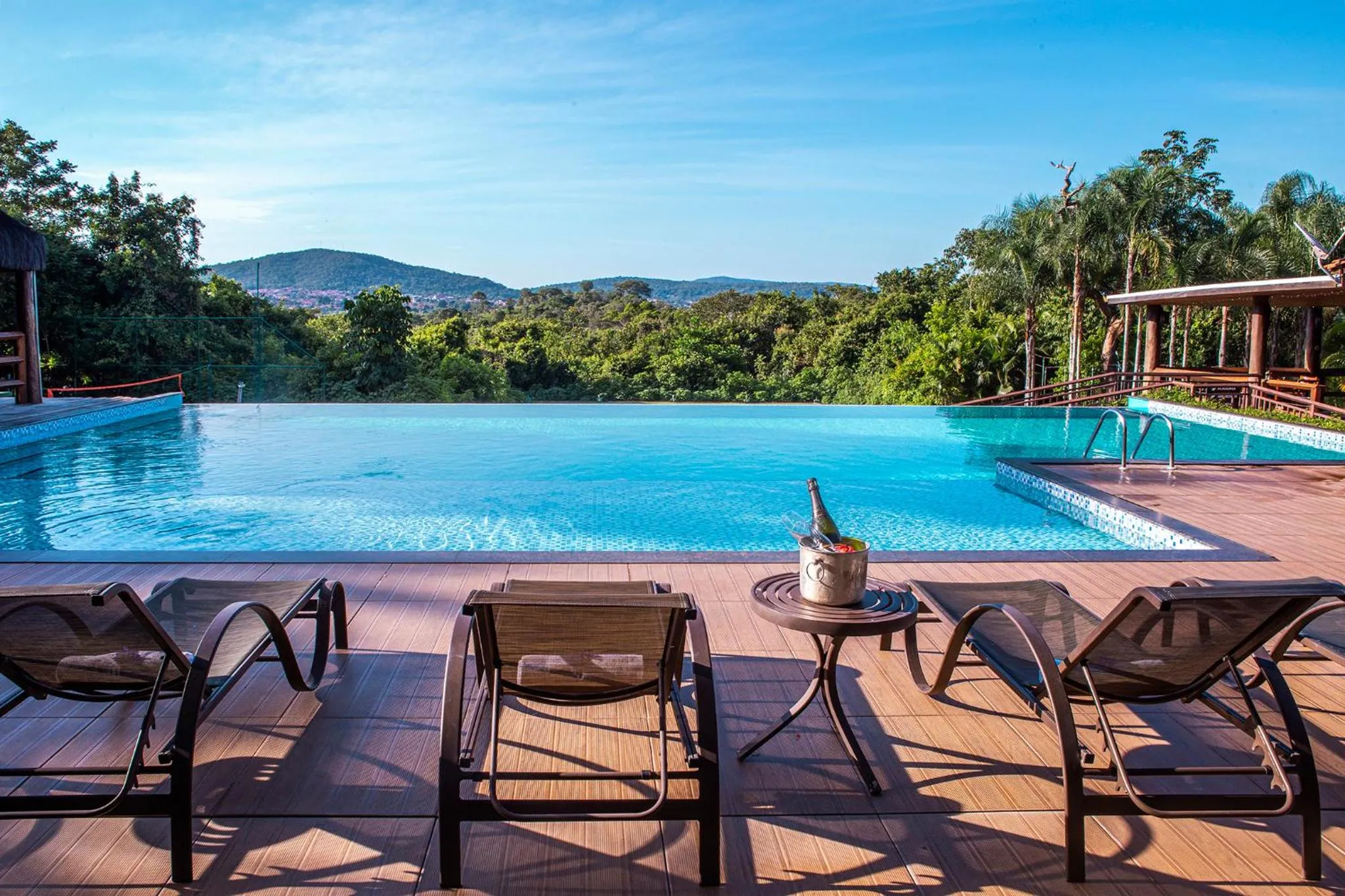 Swimming pool in Pousada Cavaleiro dos Pireneus