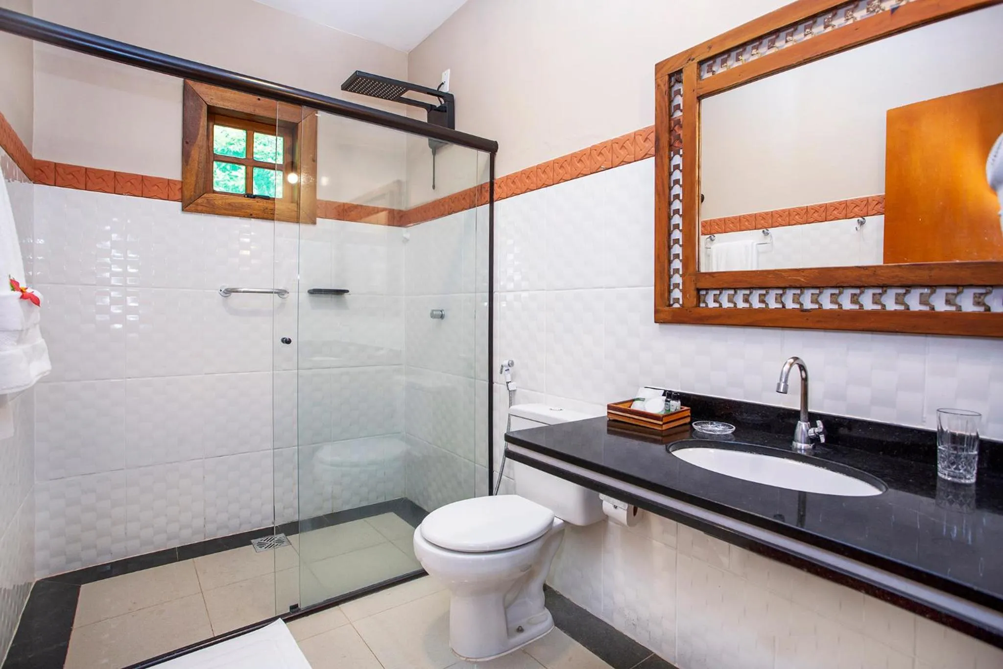 Shower in Pousada Cavaleiro dos Pireneus