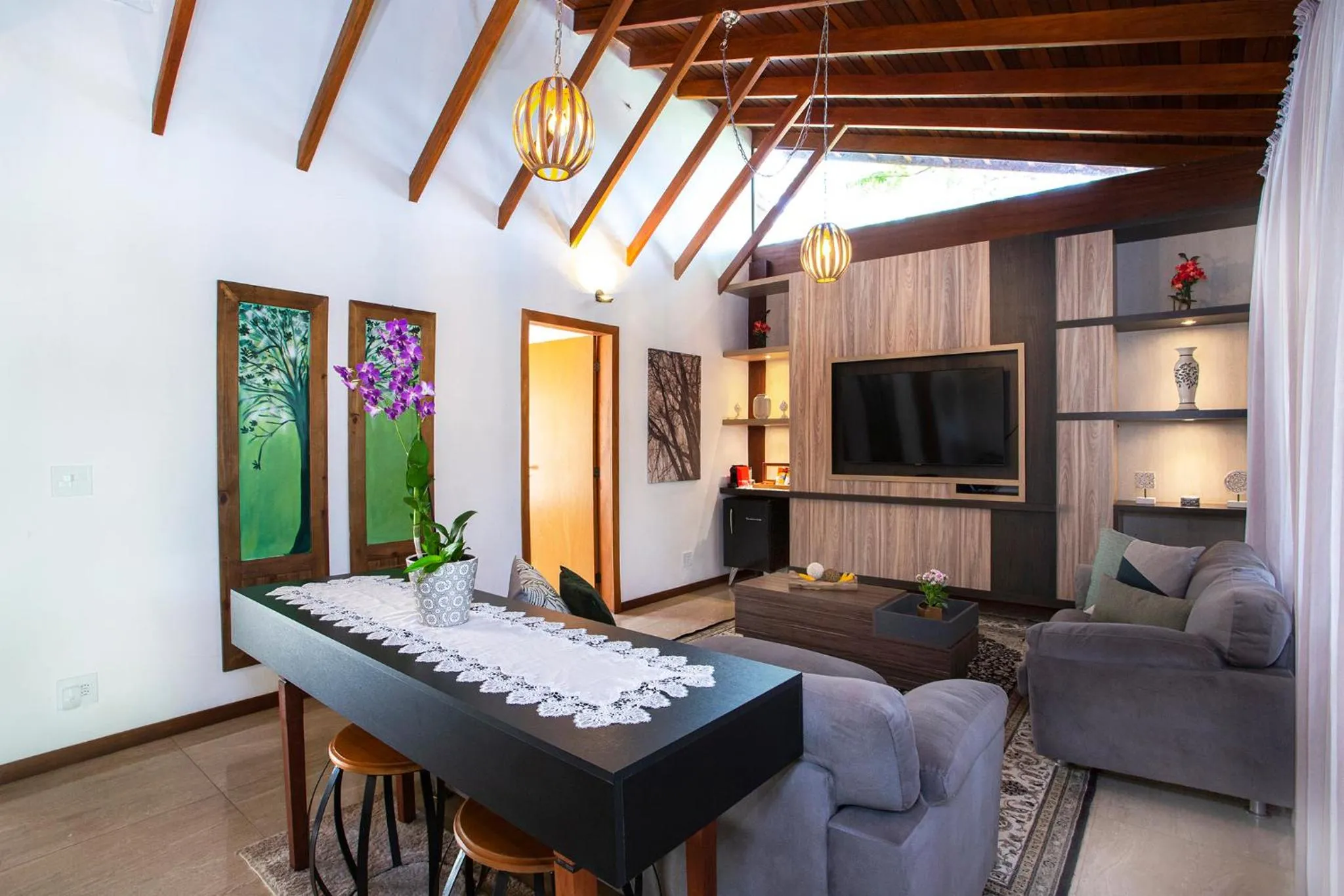 Communal lounge/ TV room in Pousada Cavaleiro dos Pireneus