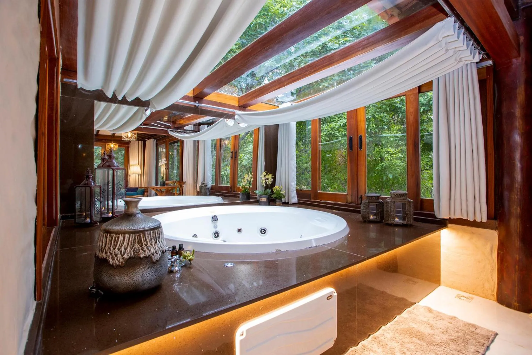 Hot Tub in Pousada Cavaleiro dos Pireneus