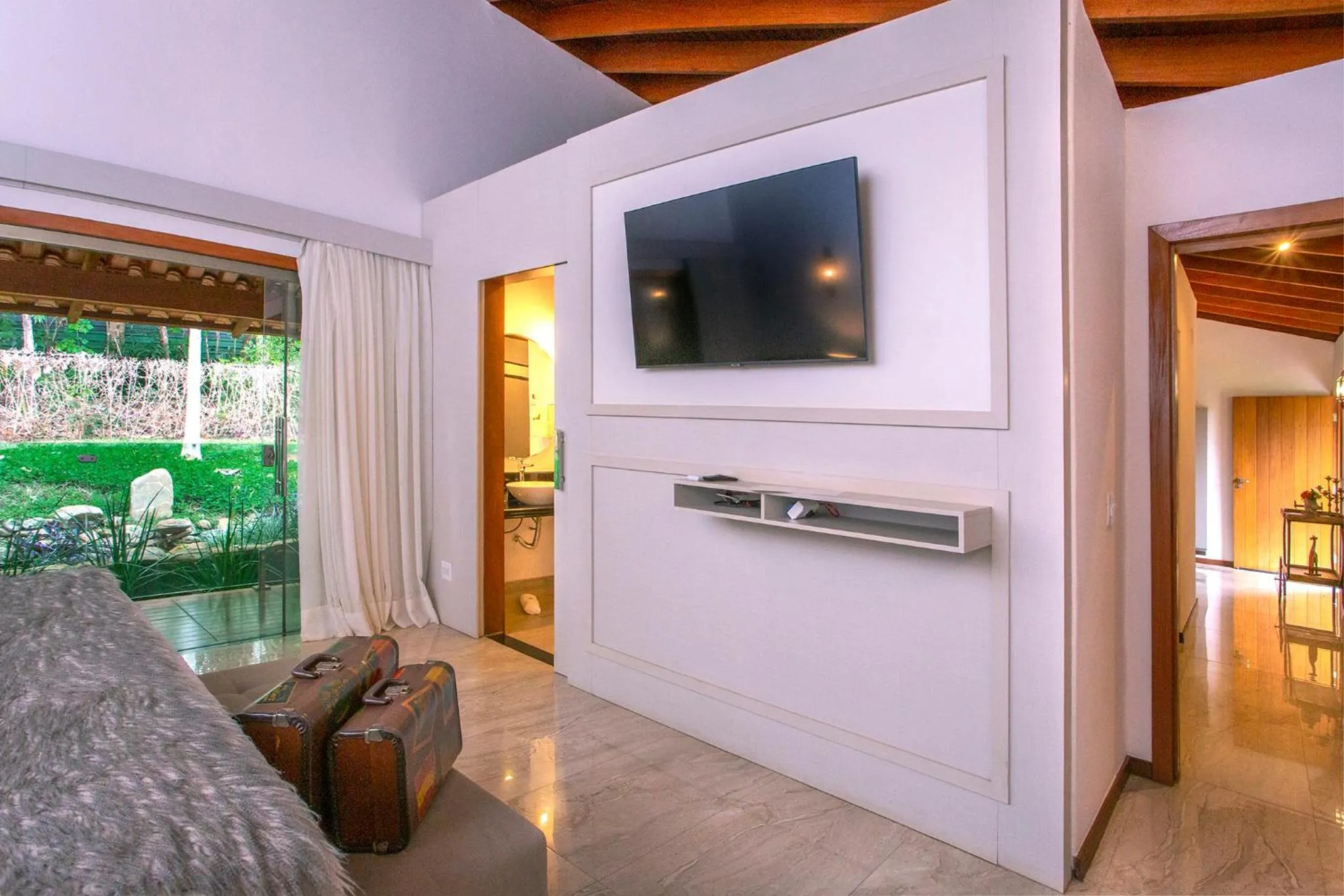 TV and multimedia in Pousada Cavaleiro dos Pireneus