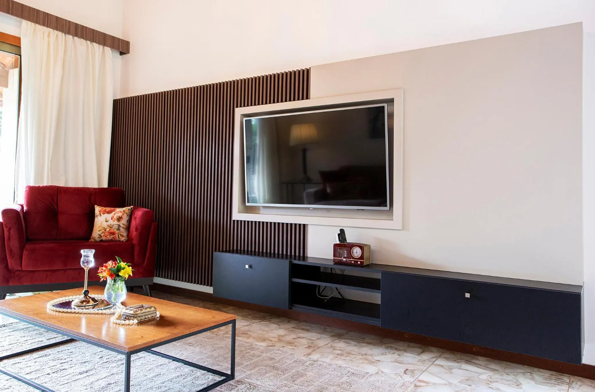 Communal lounge/ TV room in Pousada Cavaleiro dos Pireneus