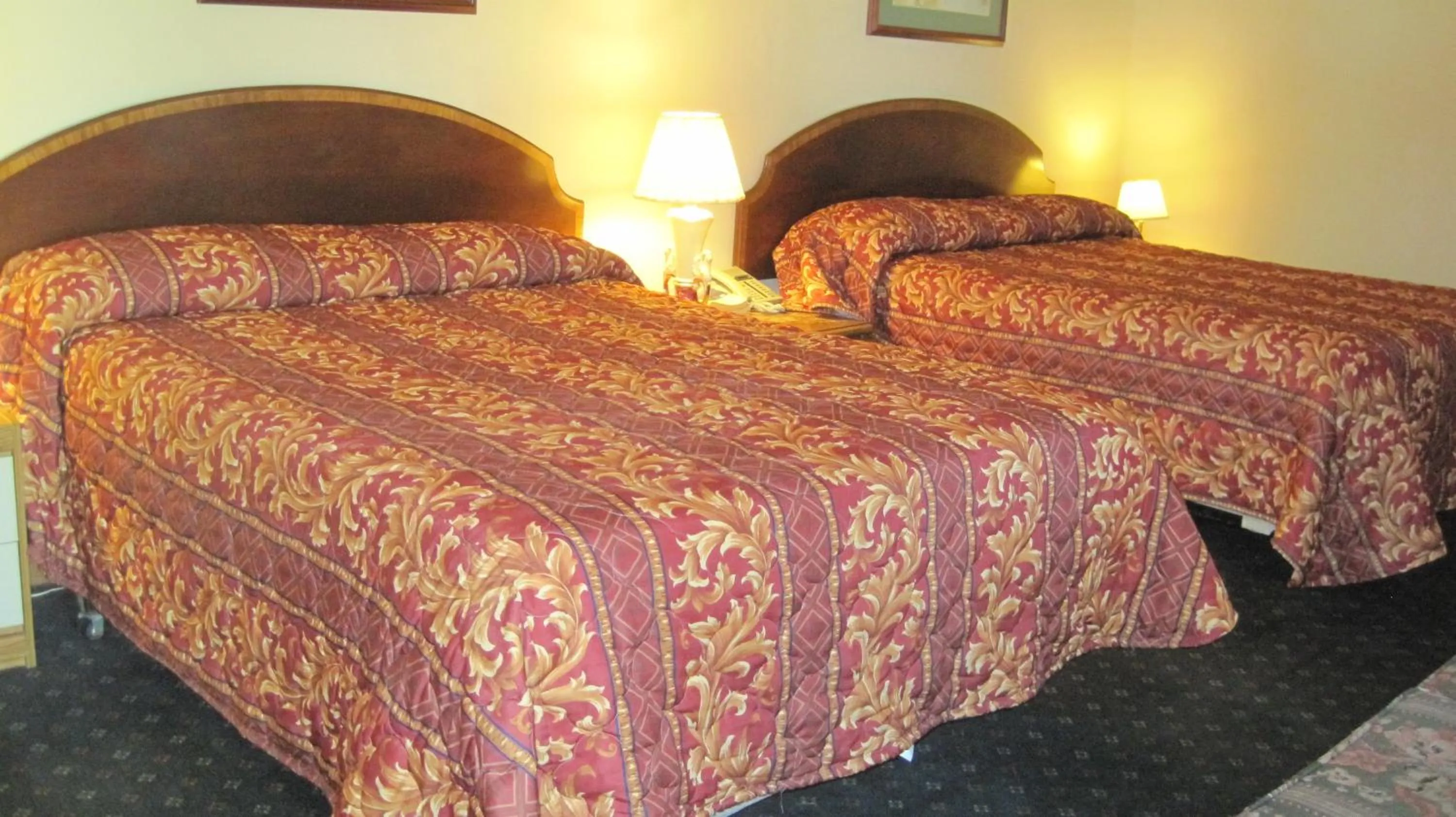 Bedroom, Bed in Rosecourt Motel