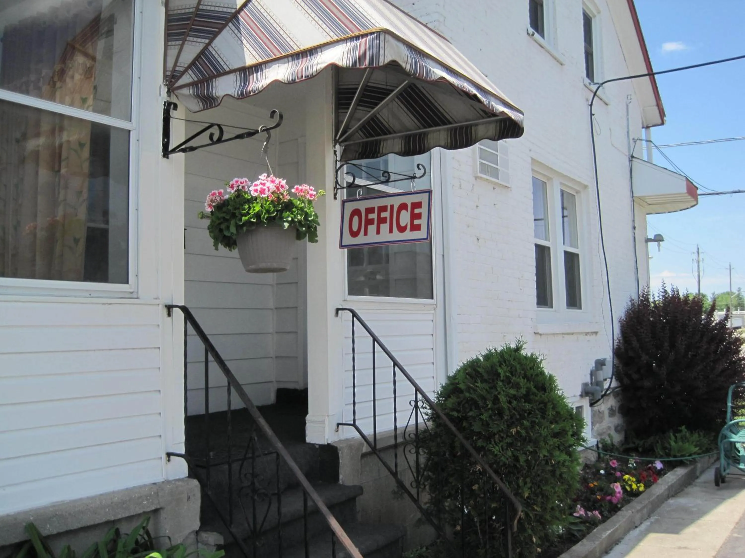 Facade/entrance in Rosecourt Motel