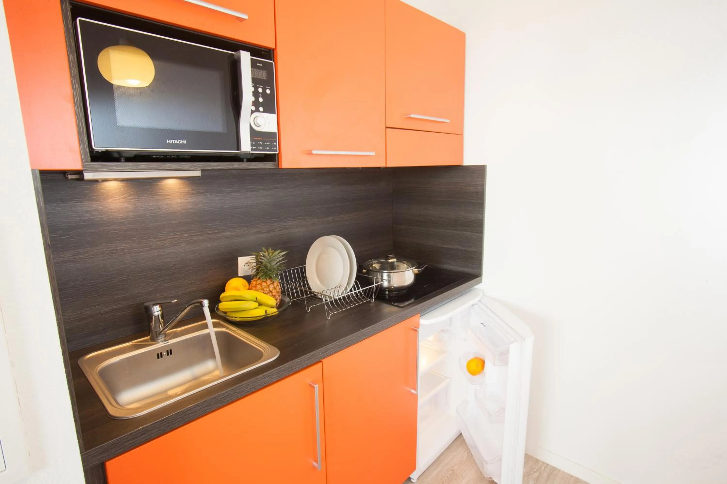 Kitchen or kitchenette in Adonis Paris Sud