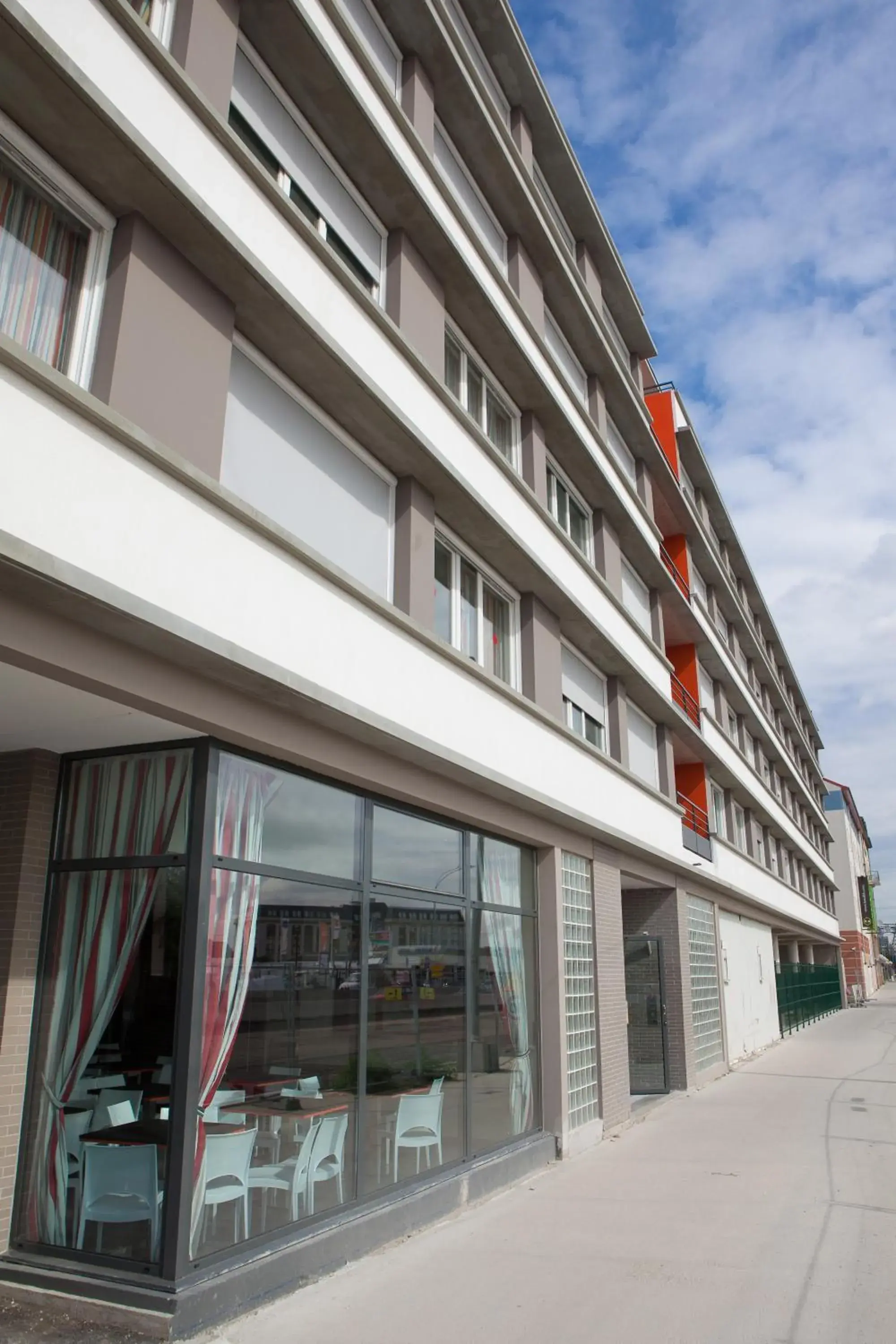 Facade/entrance in Adonis Paris Sud Facade/entrance in Adonis Paris Sud