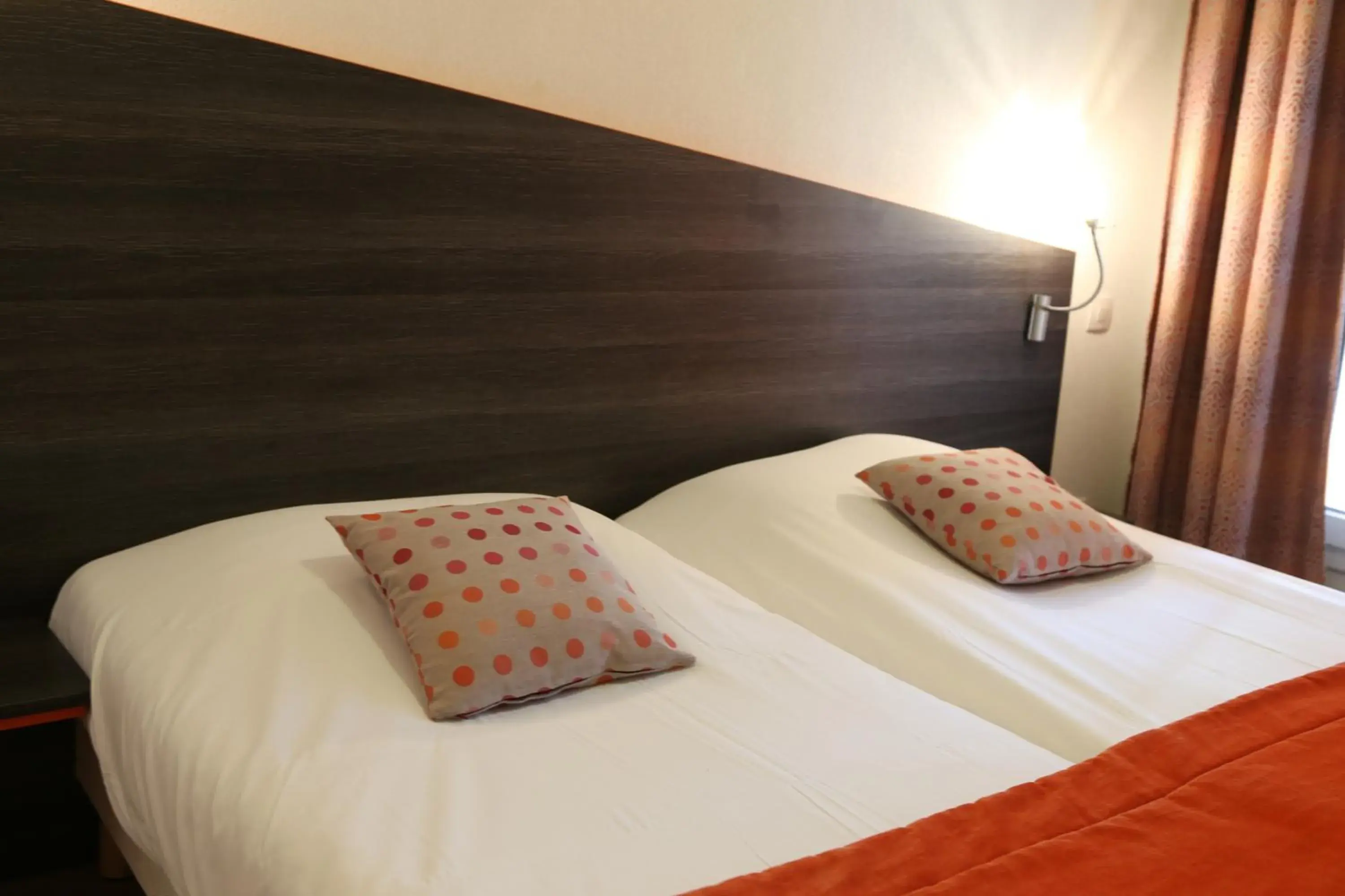 Bed in Adonis Paris Sud Bed in Adonis Paris Sud