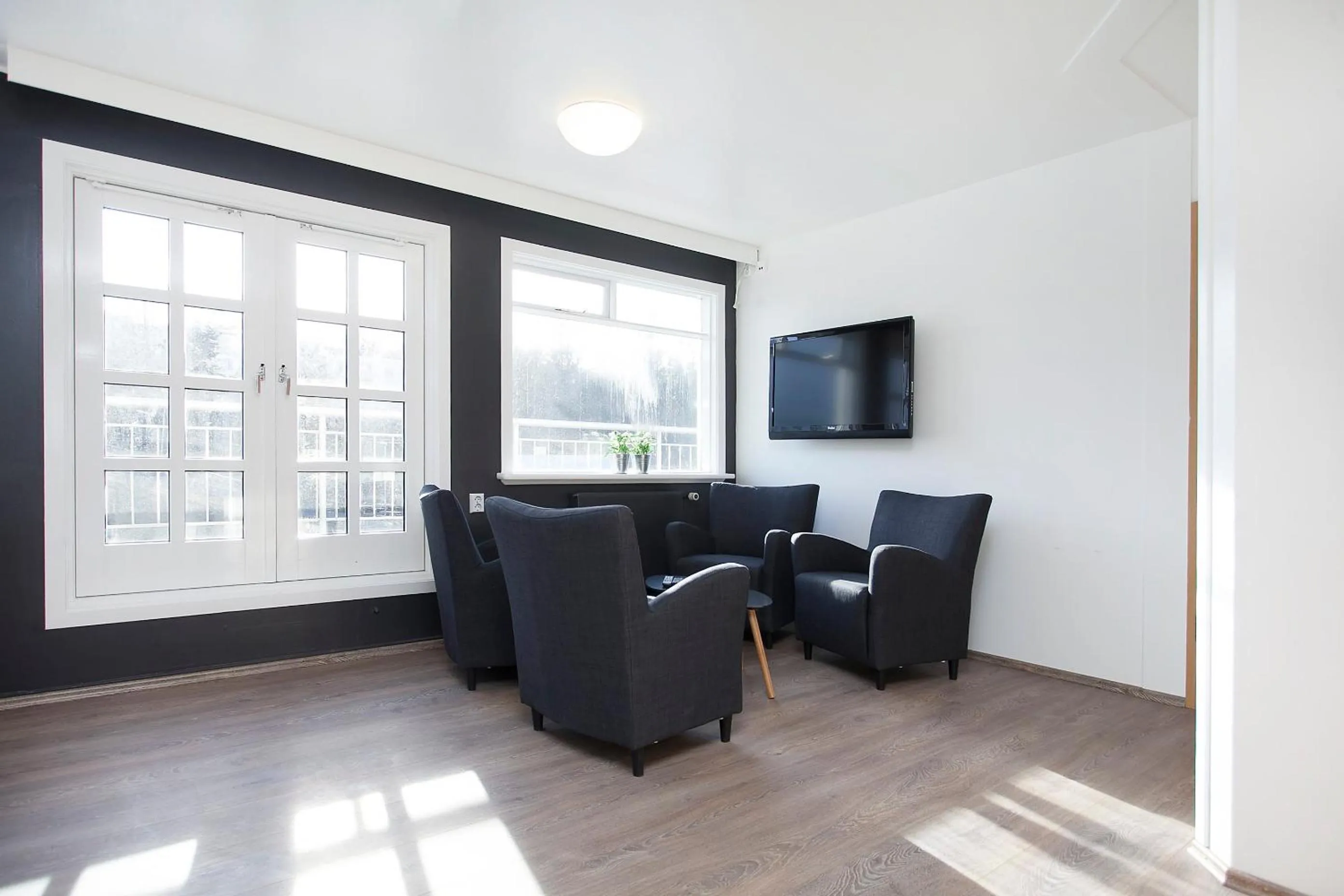 Communal lounge/ TV room in Apótek Guesthouse