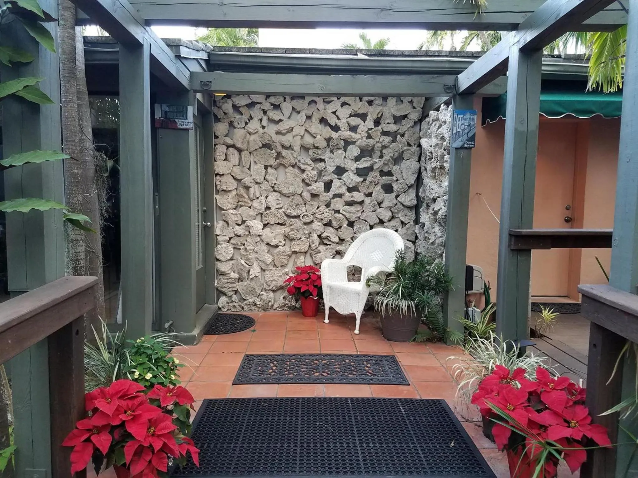 Property building in Suite Dreams Inn by the Beach