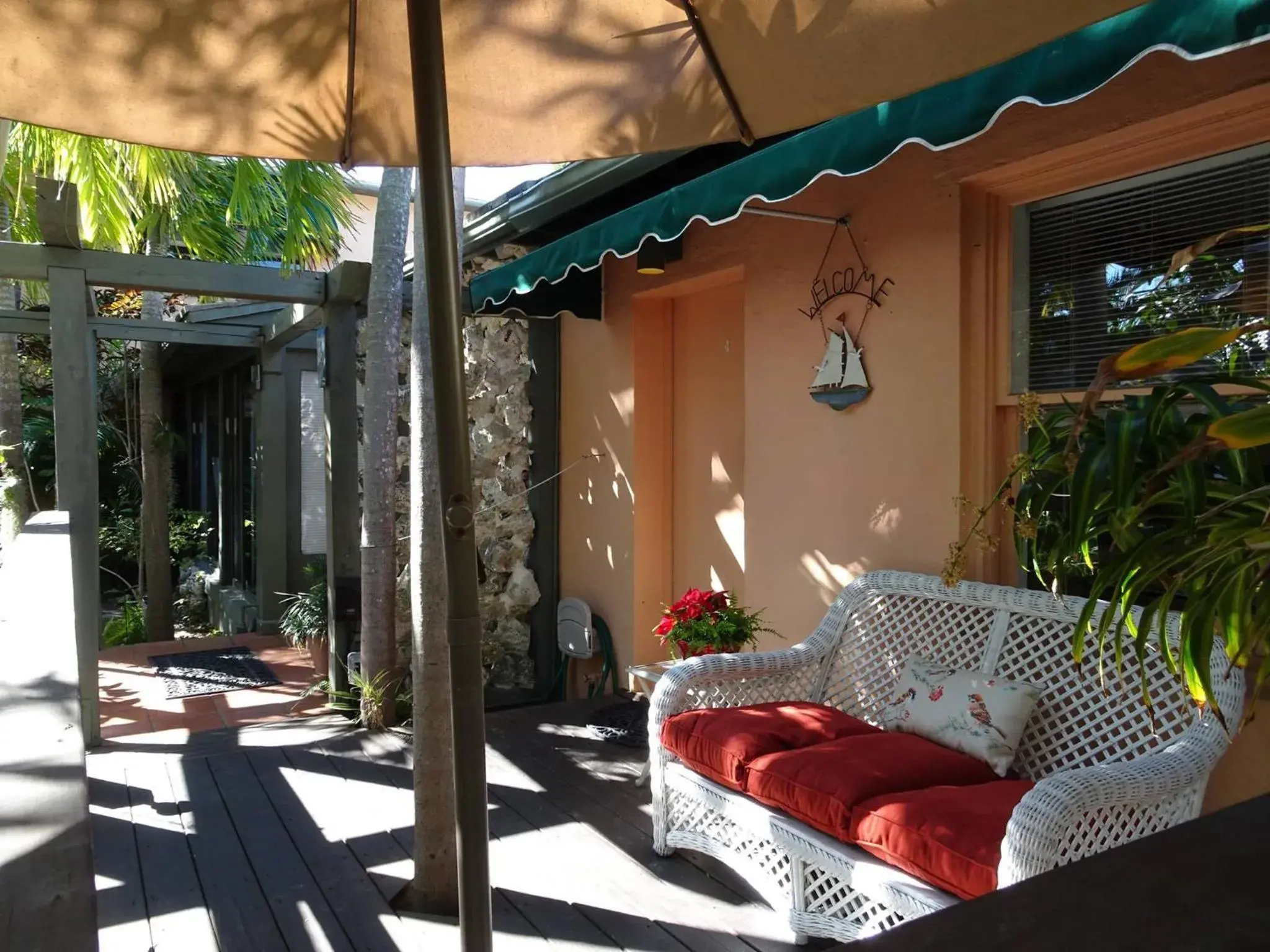 Property building in Suite Dreams Inn by the Beach Property building in Suite Dreams Inn by the Beach