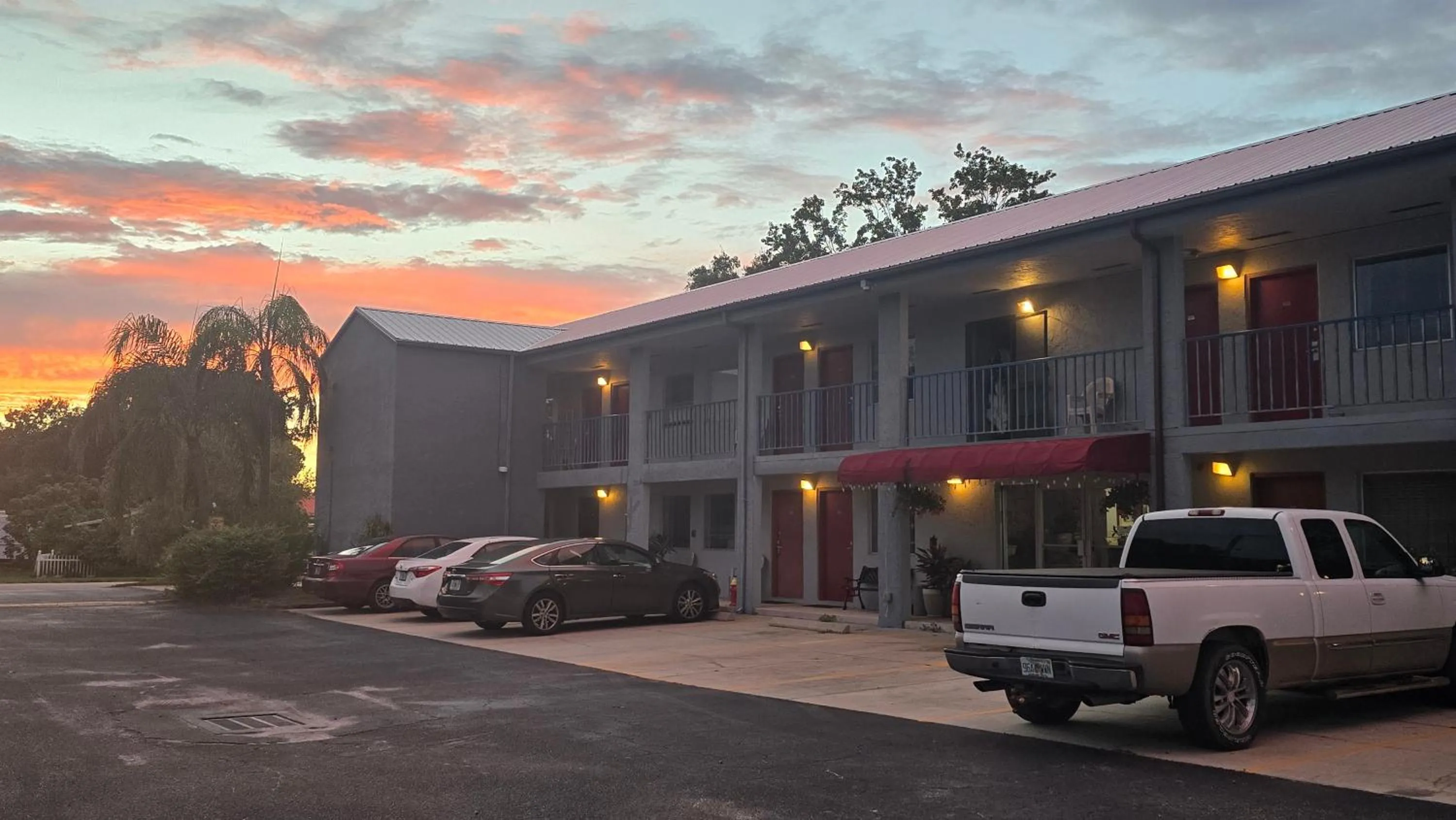 Sunset in Lakeview Inn & Suites Okeechobee