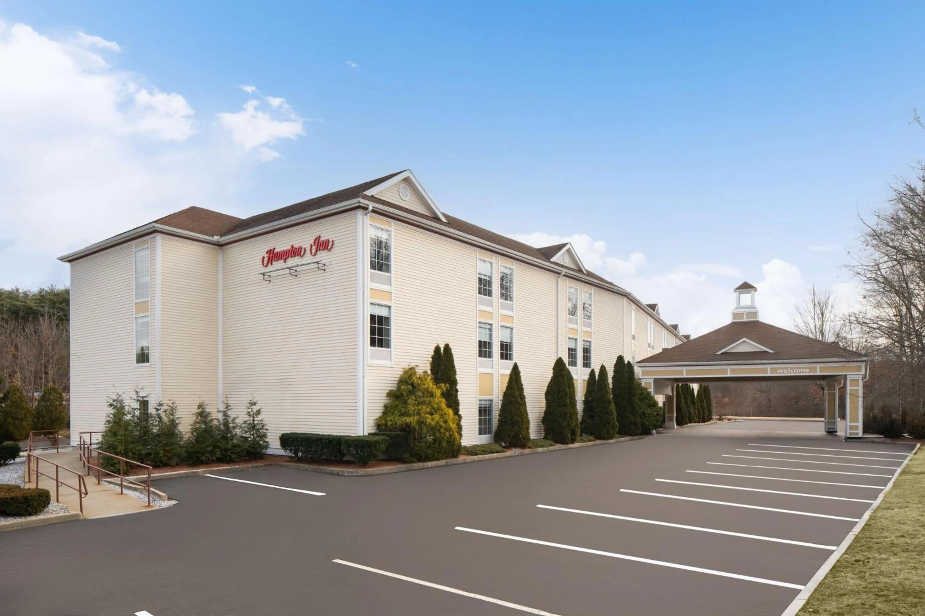 Property building in Hampton Inn Sturbridge