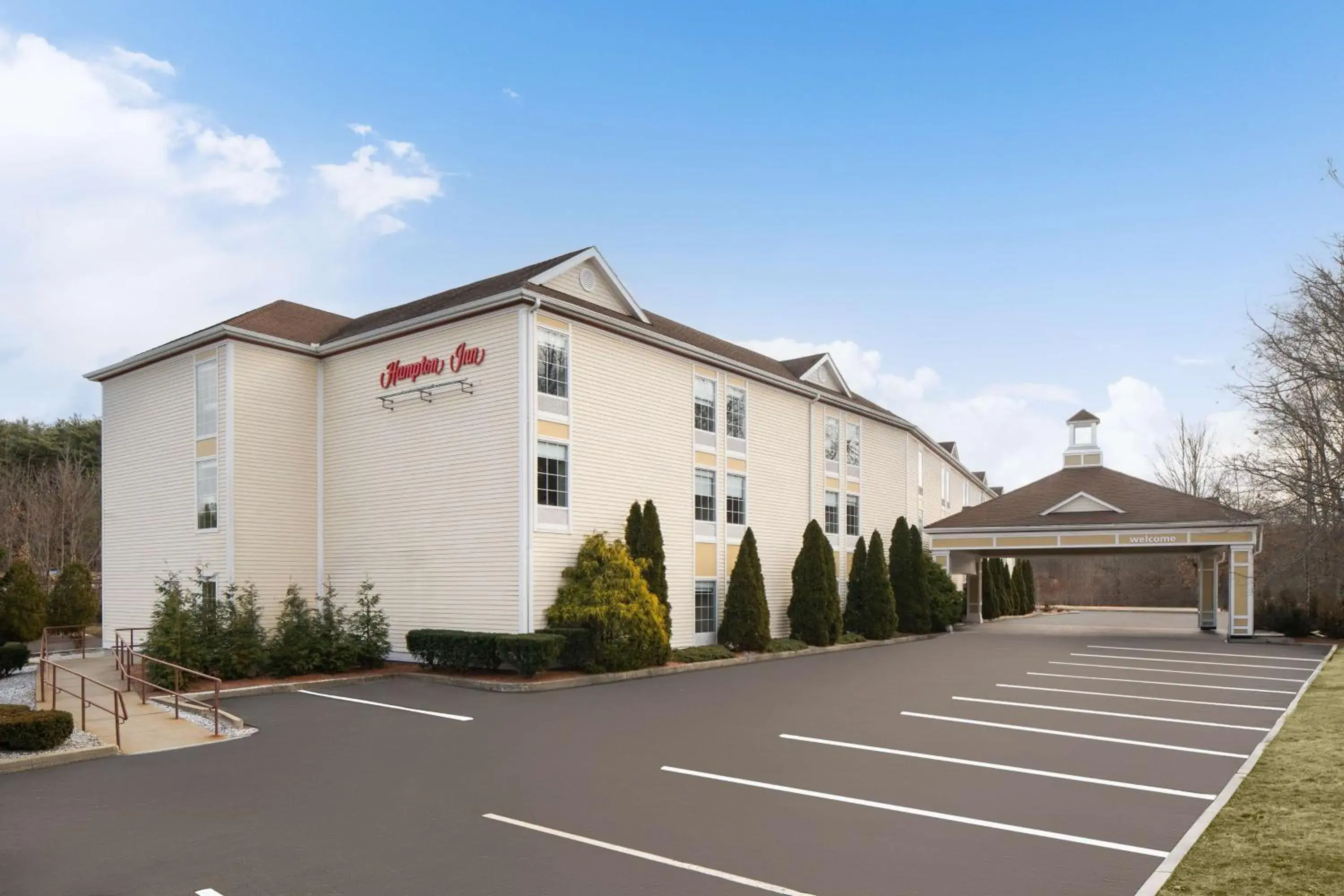 Property building in Hampton Inn Sturbridge Property building in Hampton Inn Sturbridge