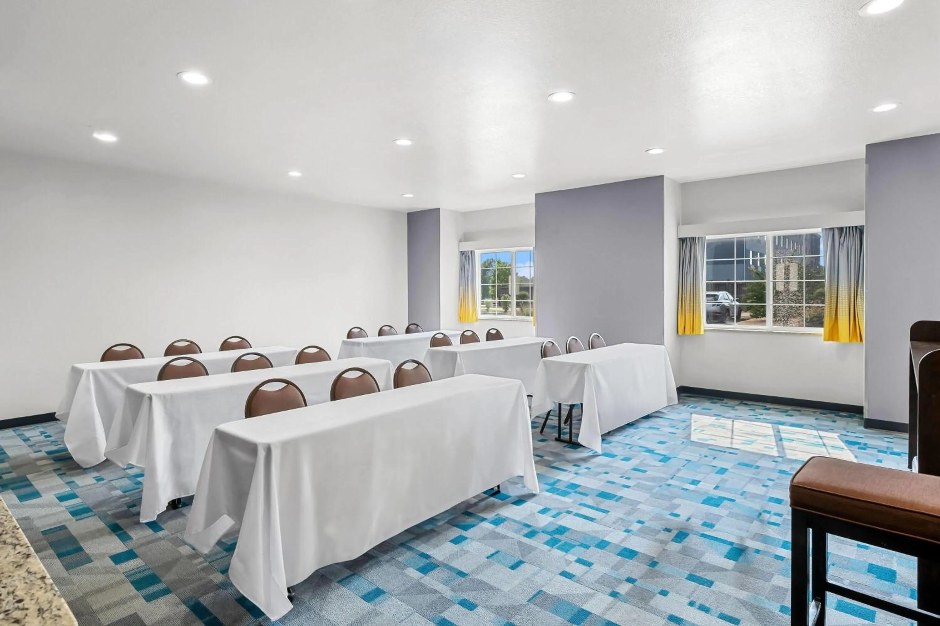 Meeting/conference room in Microtel Inn & Suites by Wyndham Searcy