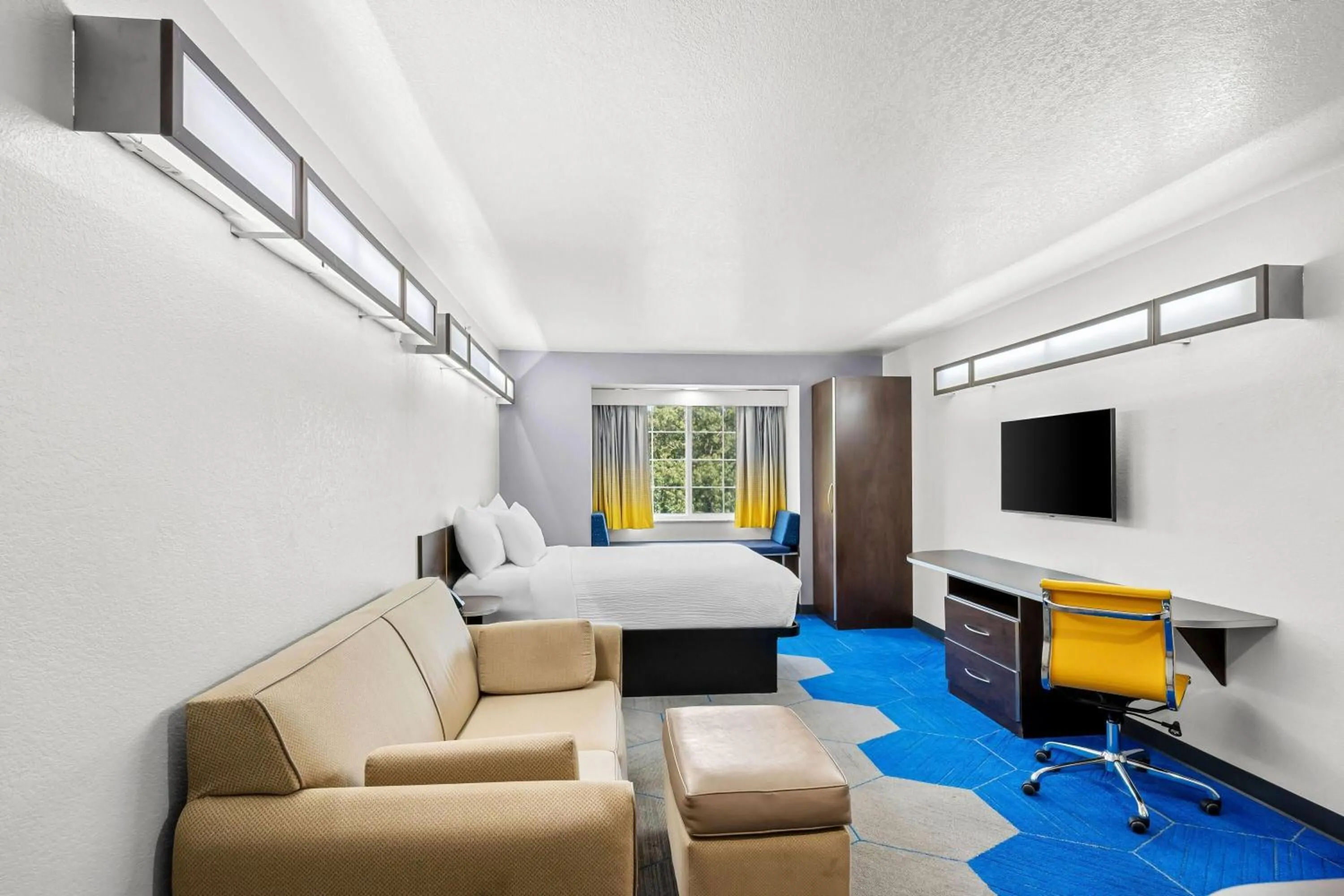 Photo of the whole room, Bed in Microtel Inn & Suites by Wyndham Searcy