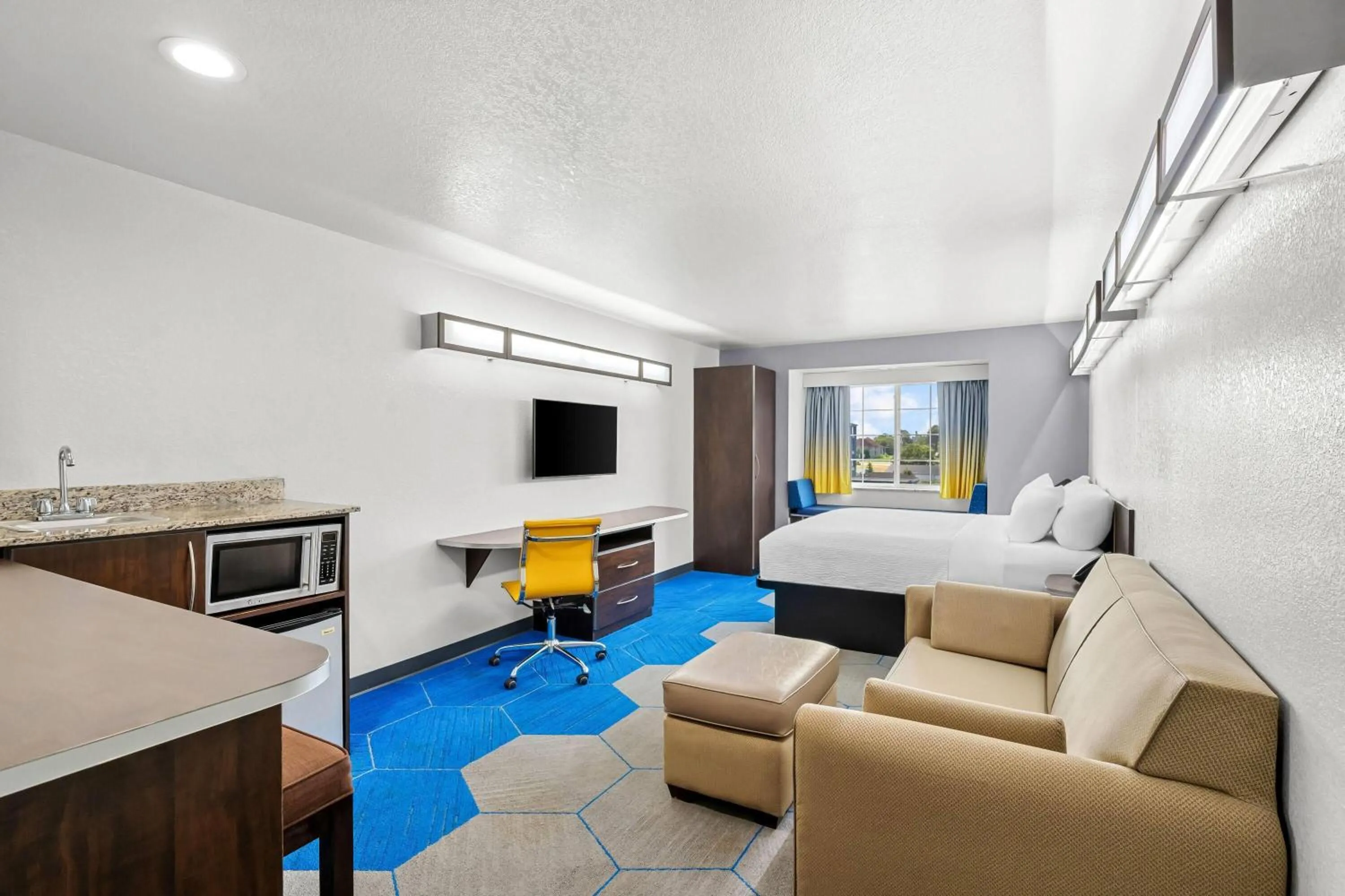 Photo of the whole room, Bed in Microtel Inn & Suites by Wyndham Searcy