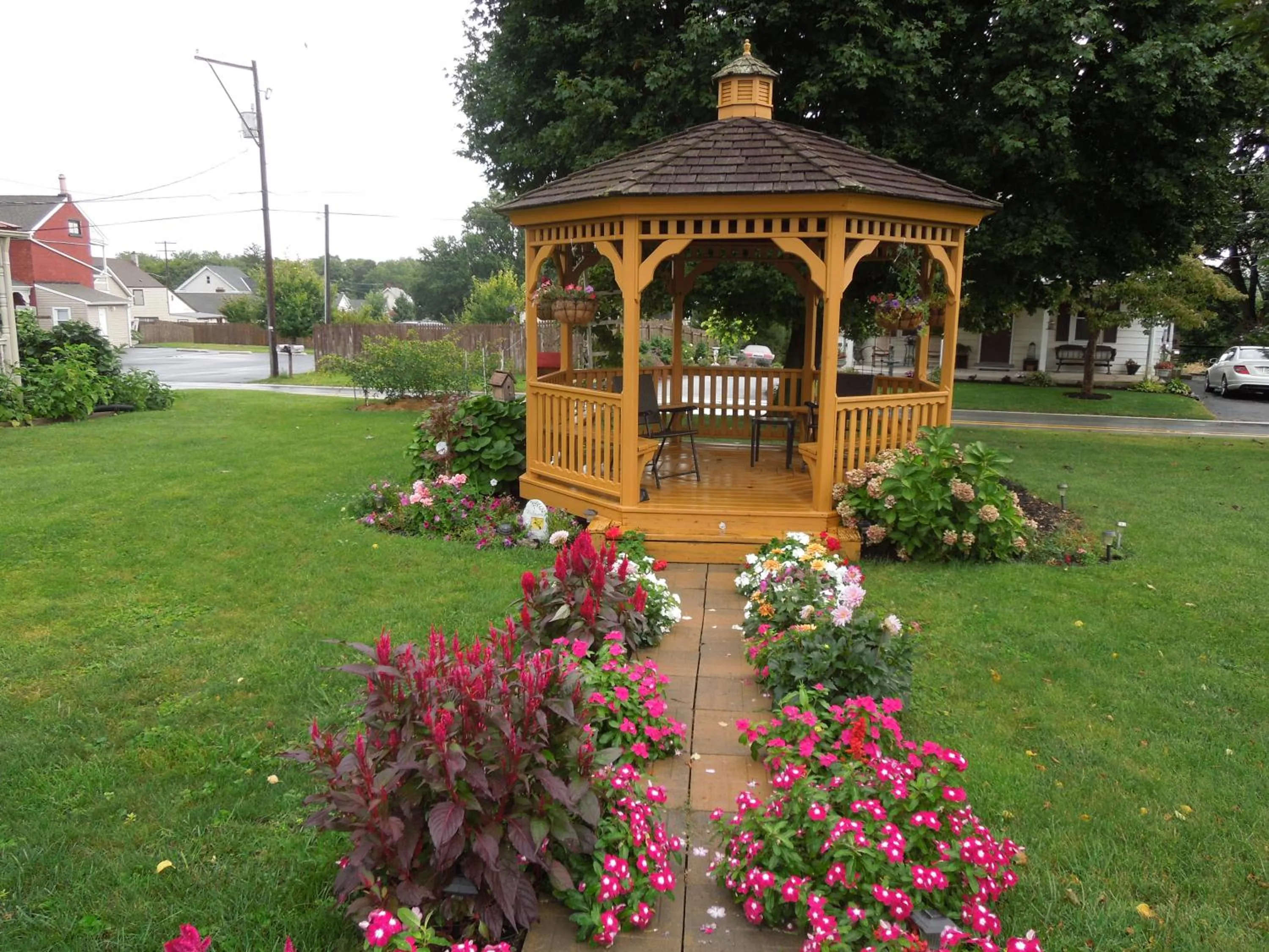 Garden in Red Carpet Inn Ronks