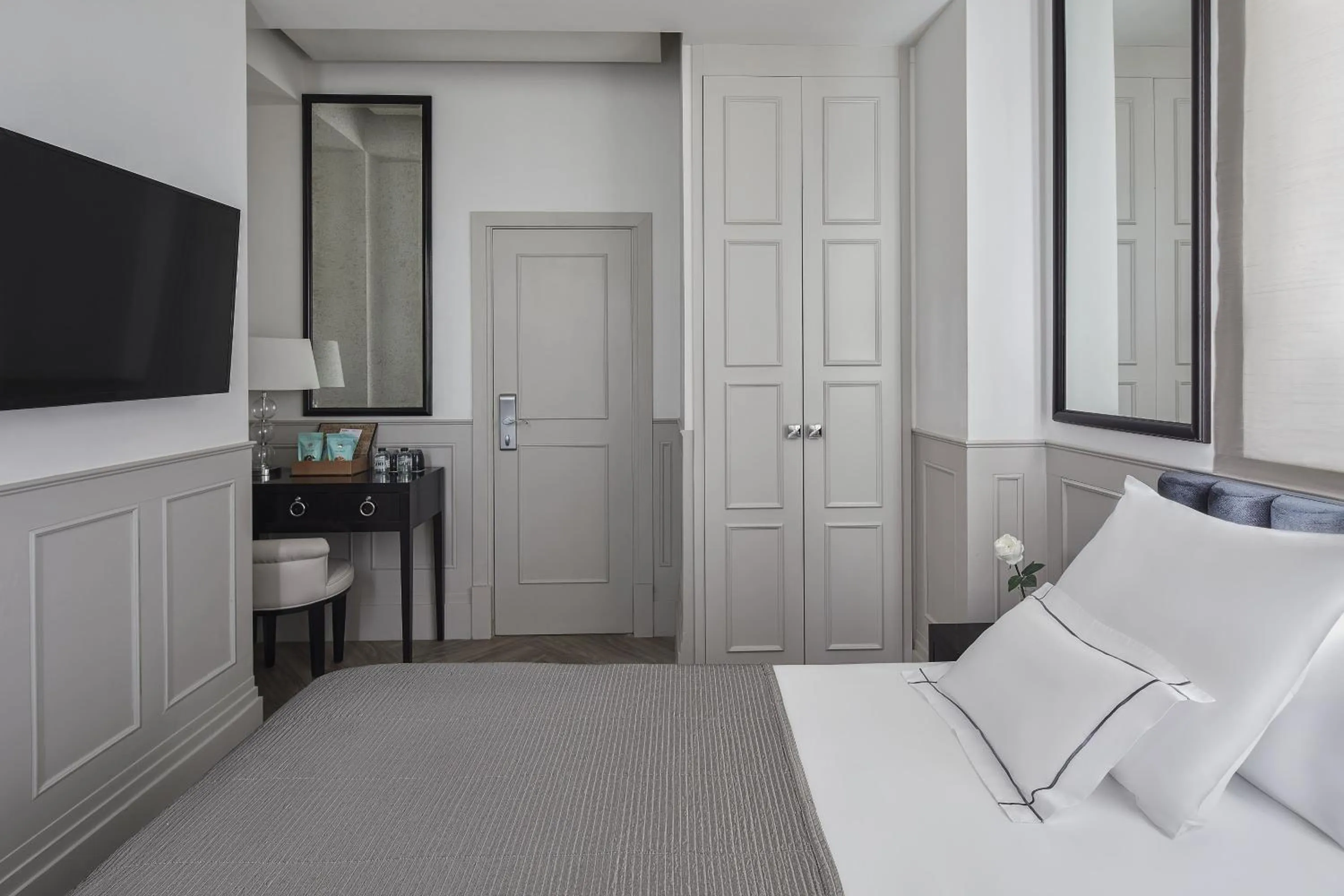 Property building, Bed in MiM Ibiza Meliá Collection