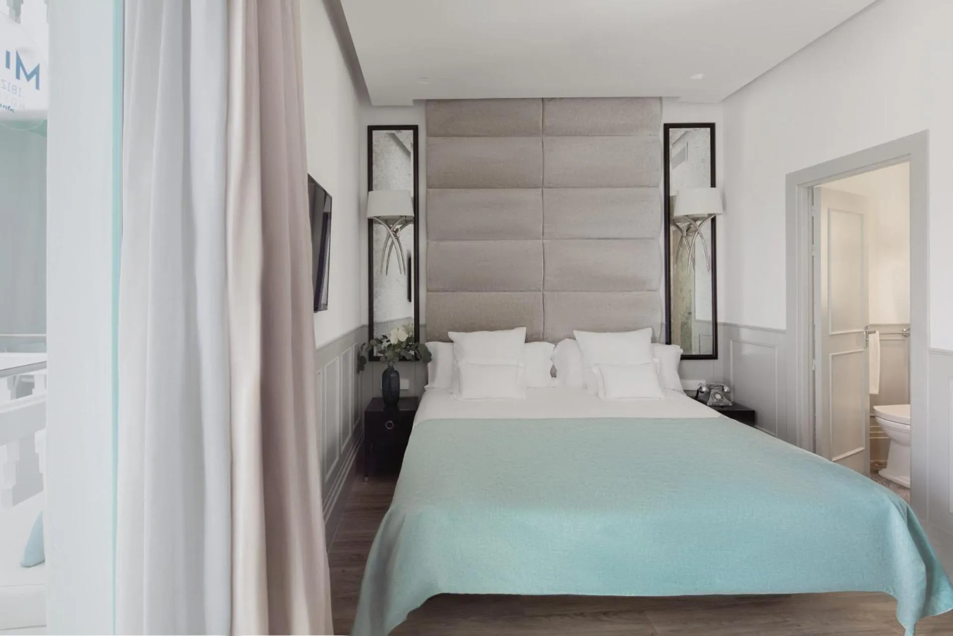 Bedroom, Bed in Hotel MiM Ibiza & Spa - Adults Only