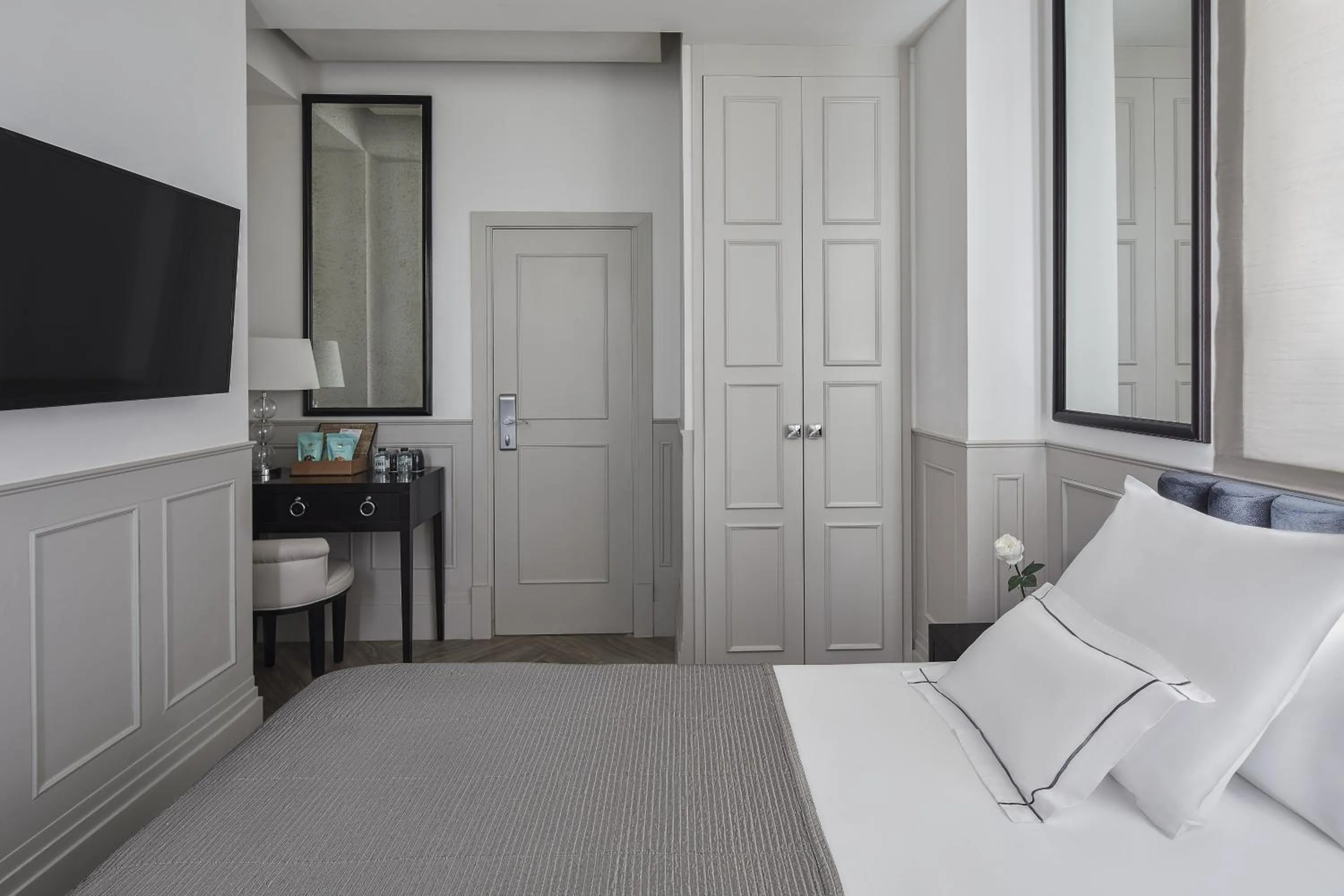 Bedroom, Bed in Hotel MiM Ibiza & Spa - Adults Only