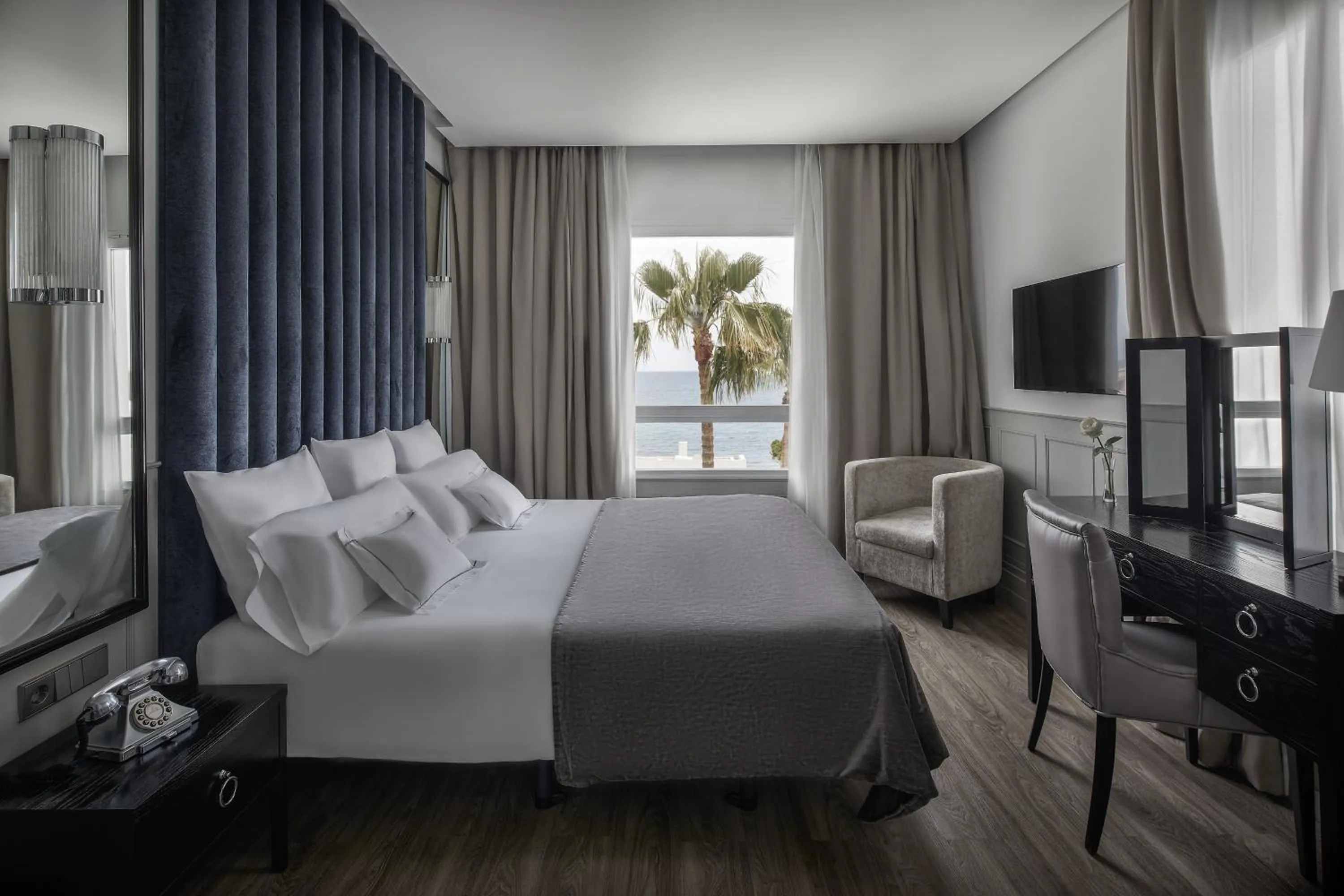 Bedroom, Bed in Hotel MiM Ibiza & Spa - Adults Only