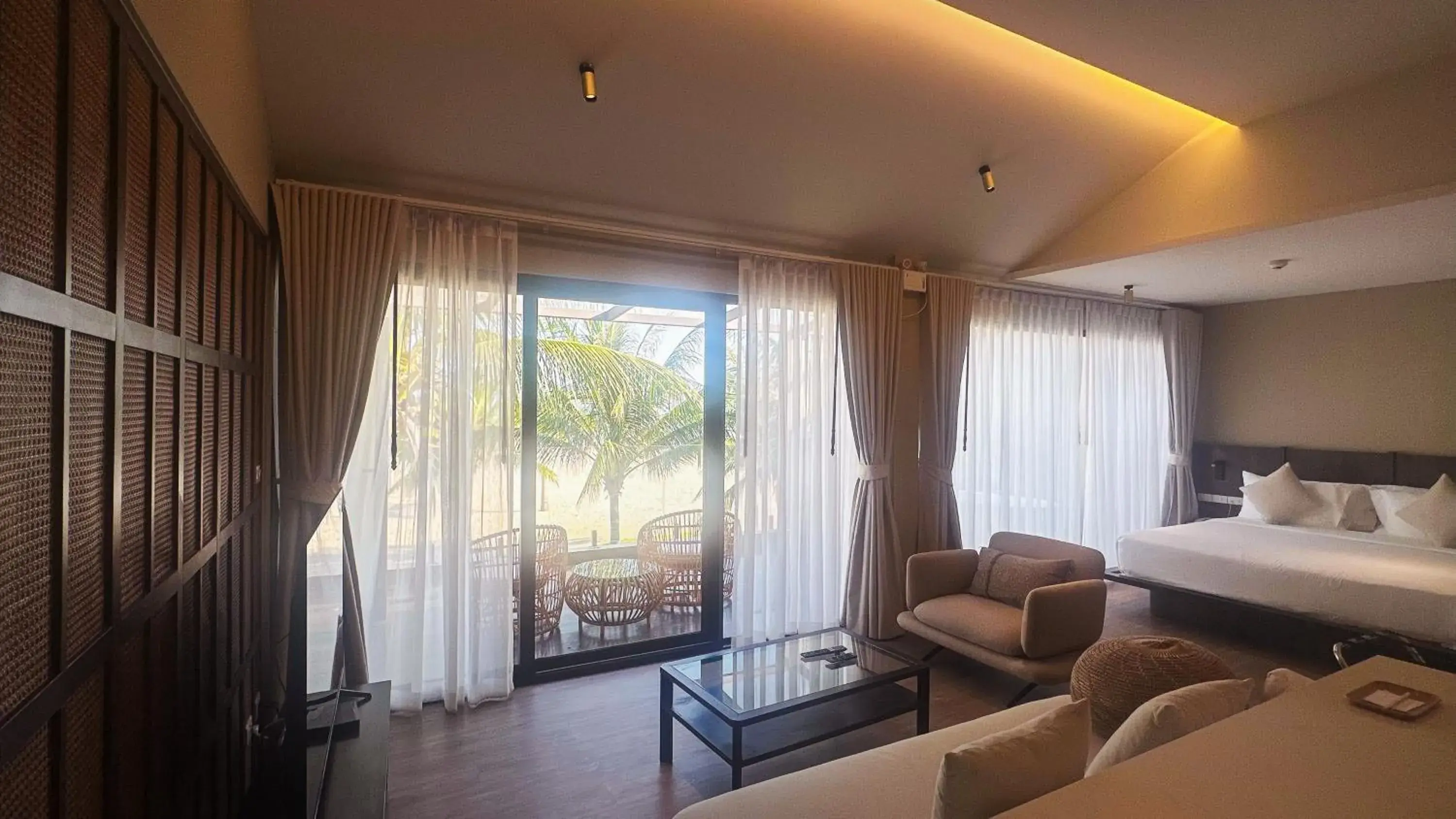 Bed in Triple Tree Beach Resort Bed in Triple Tree Beach Resort