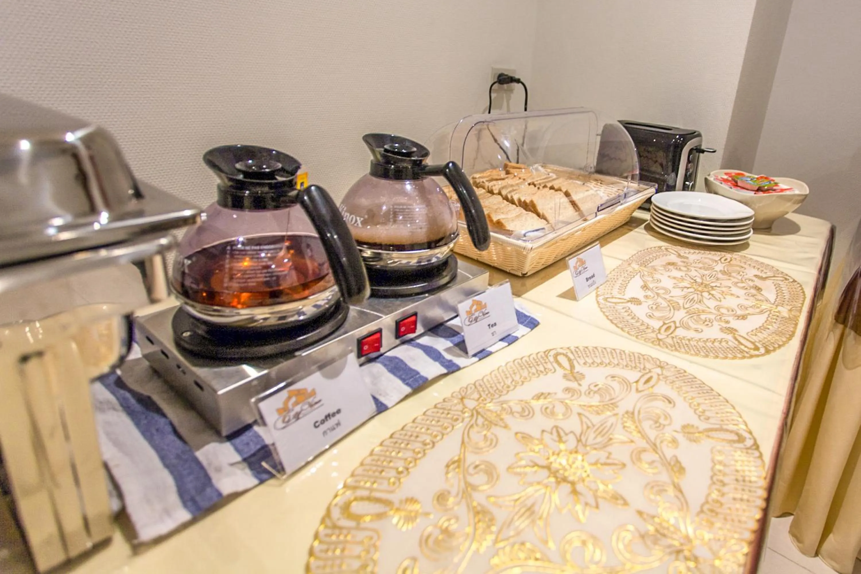 Restaurant/places to eat in City View Residence