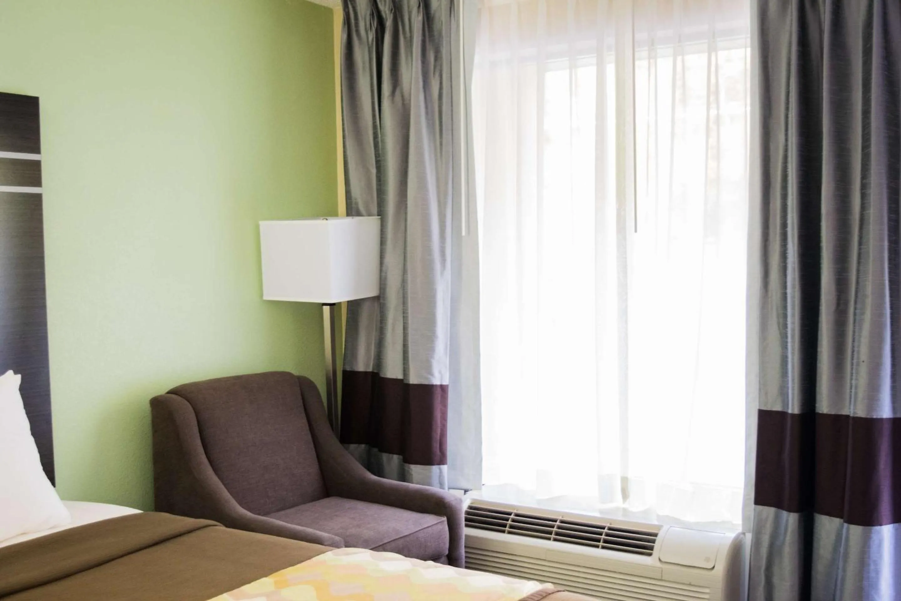 Photo of the whole room, Bed in Best Western Coachlight