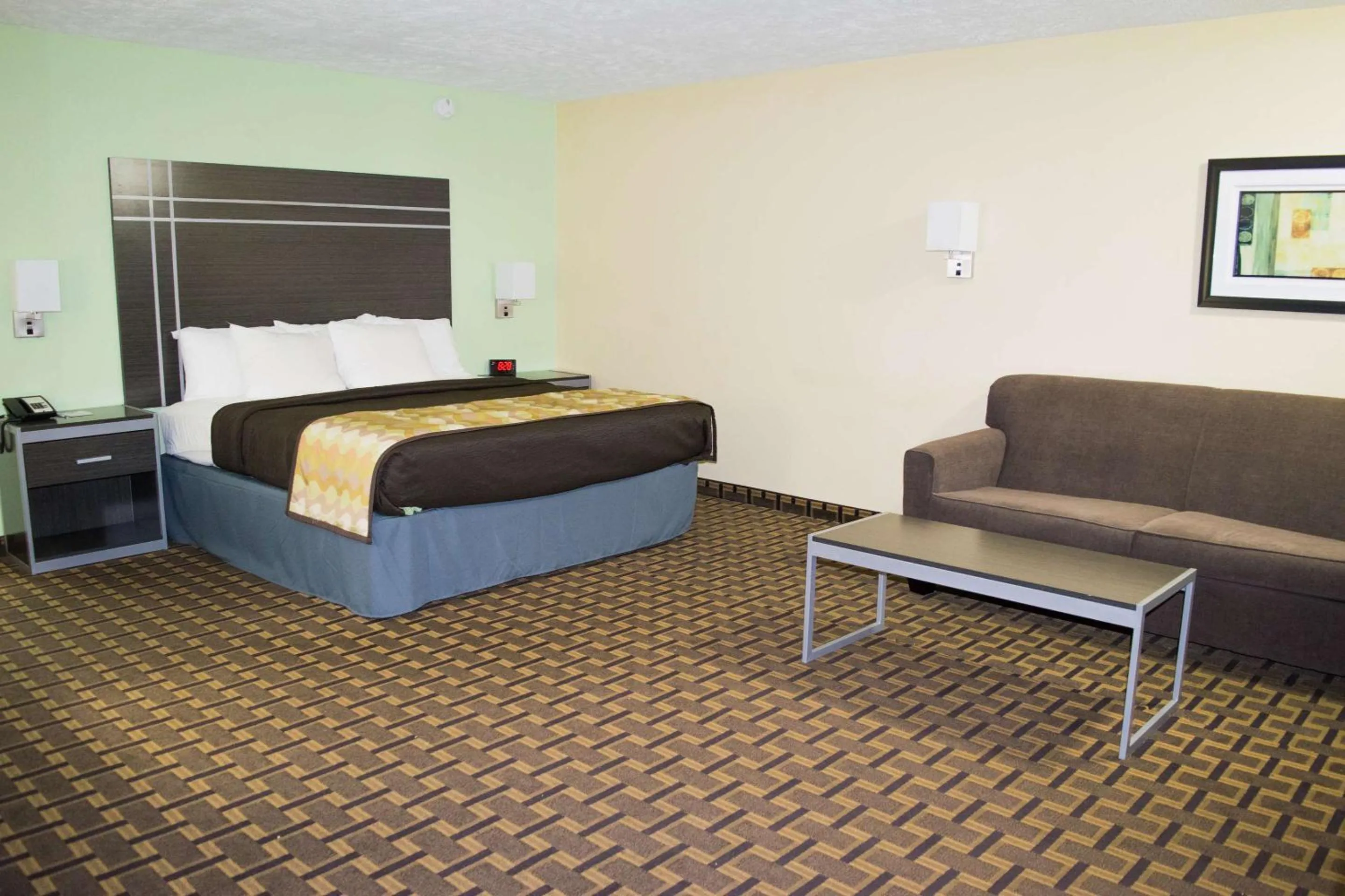 Photo of the whole room, Bed in Best Western Coachlight