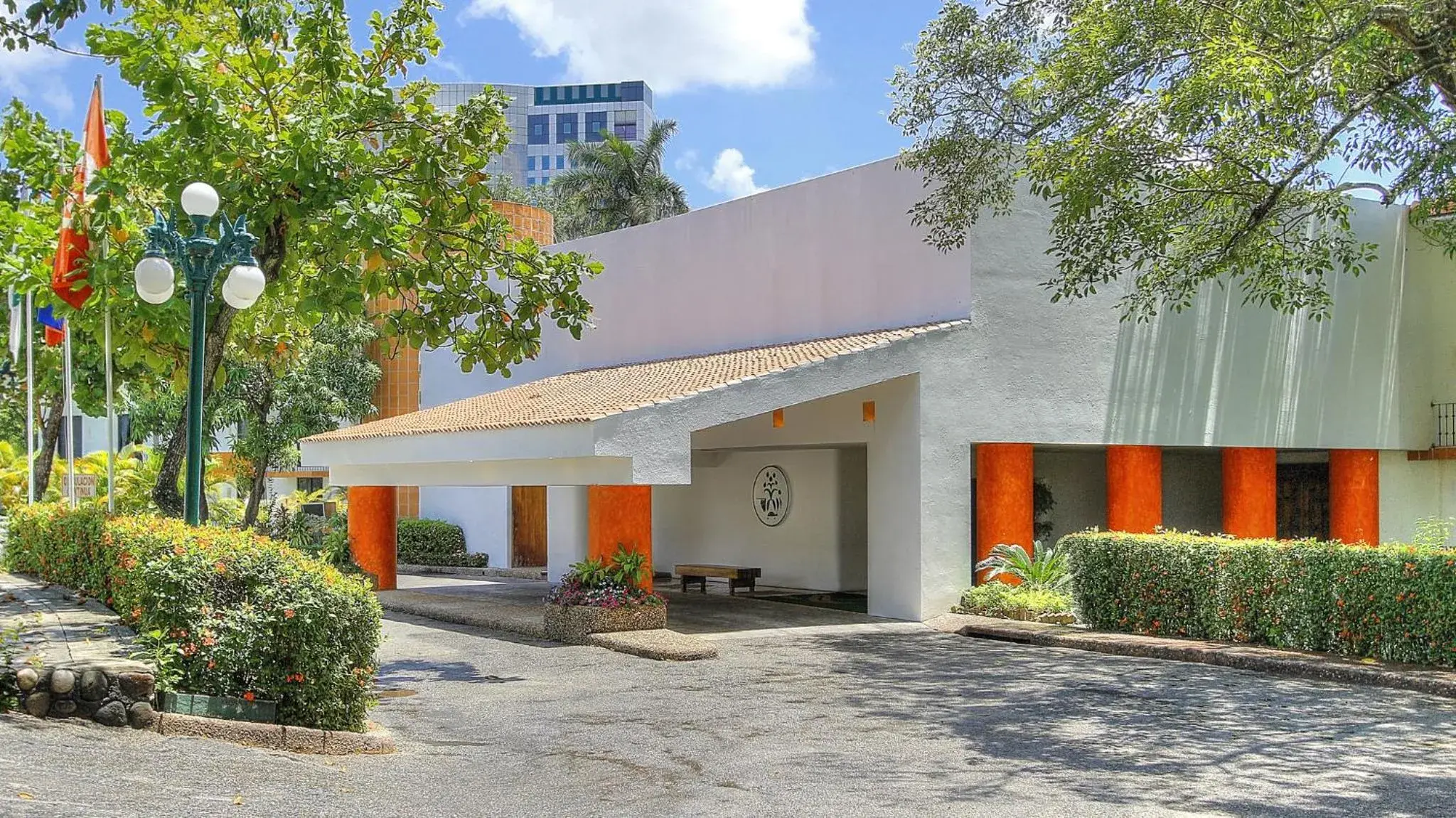 Property building in Fiesta Inn Villahermosa Cencali Property building in Fiesta Inn Villahermosa Cencali