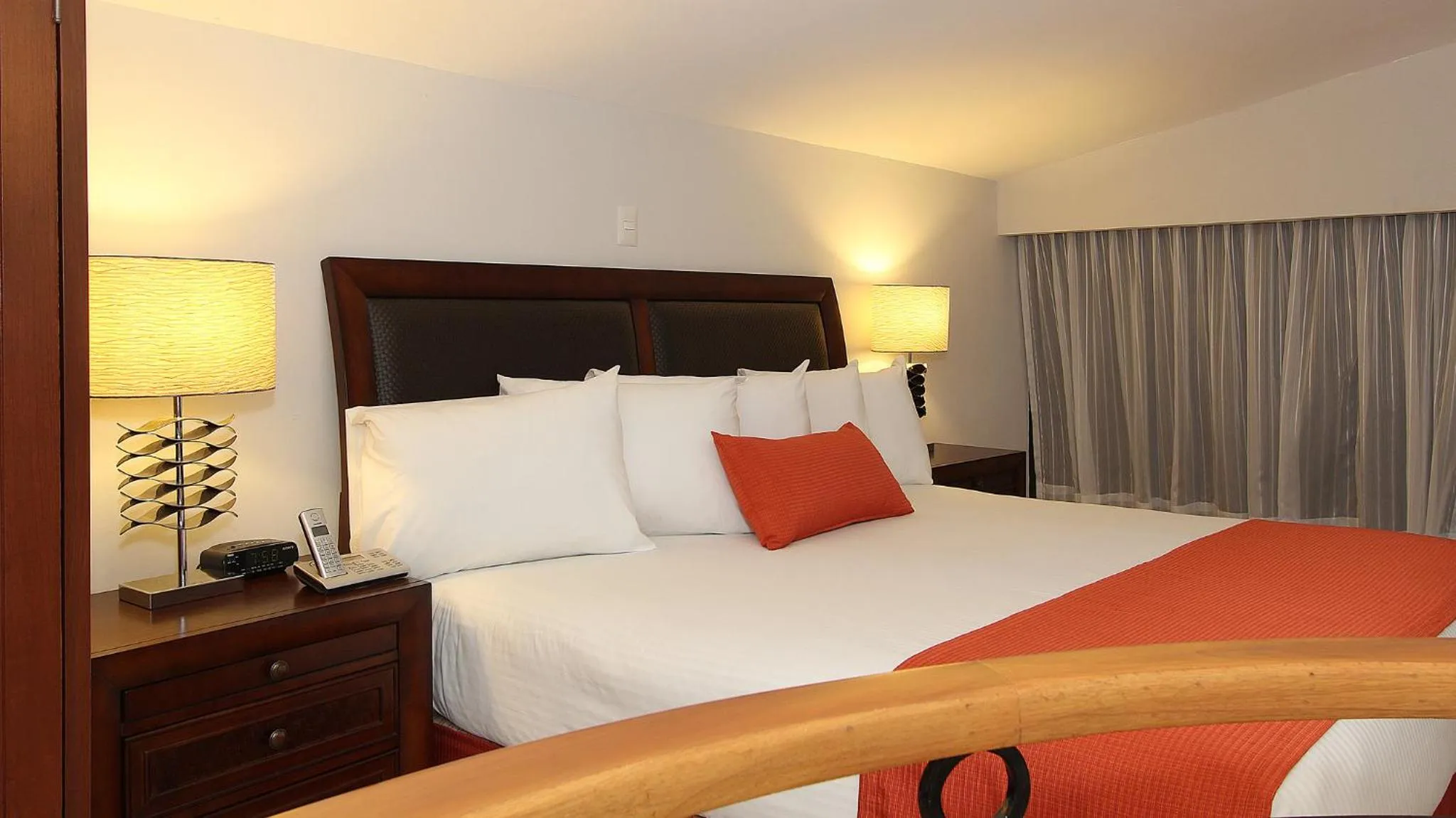 Photo of the whole room, Bed in Fiesta Inn Villahermosa Cencali